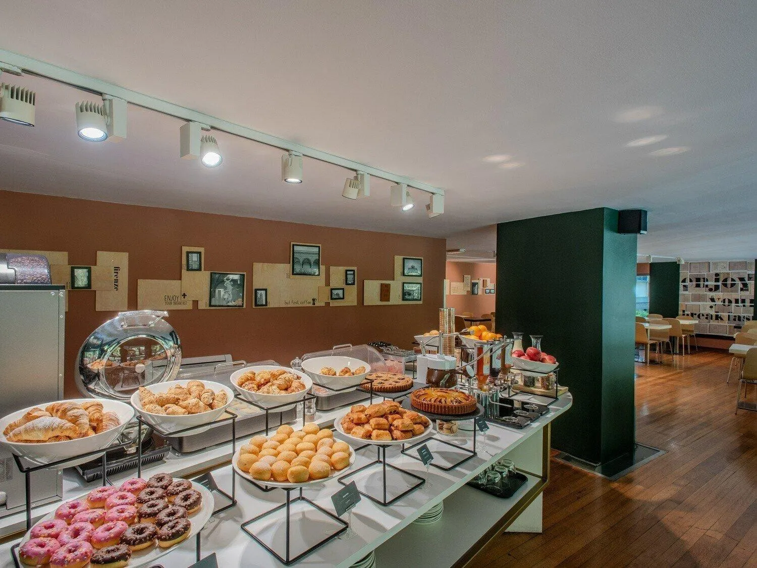 Restaurant/places to eat in B&B Hotel Firenze City Center