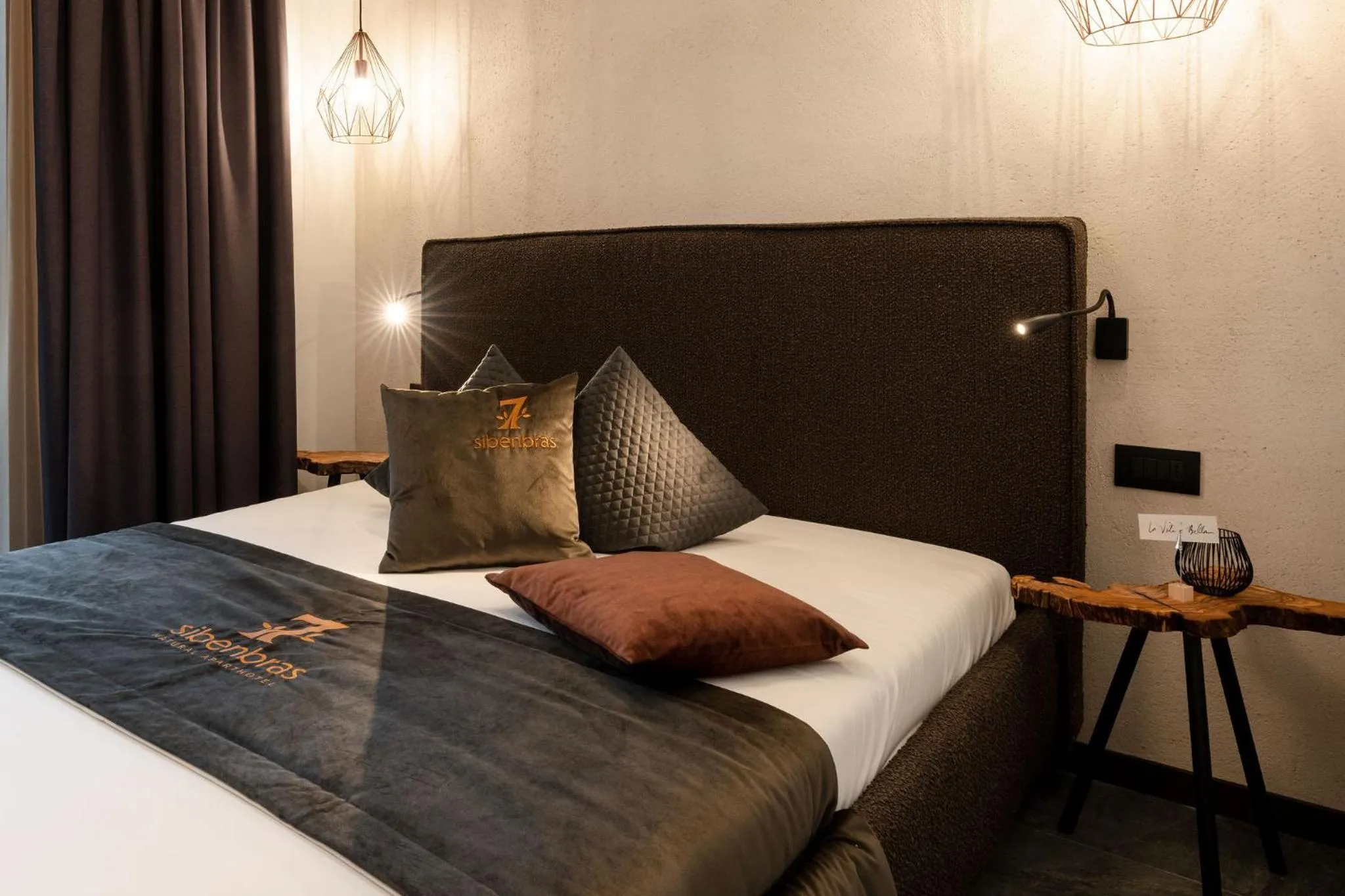 Bed in Sibenbras Natural Aparthotel