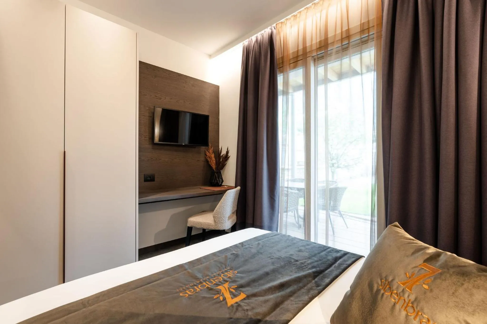 Bed in Sibenbras Natural Aparthotel