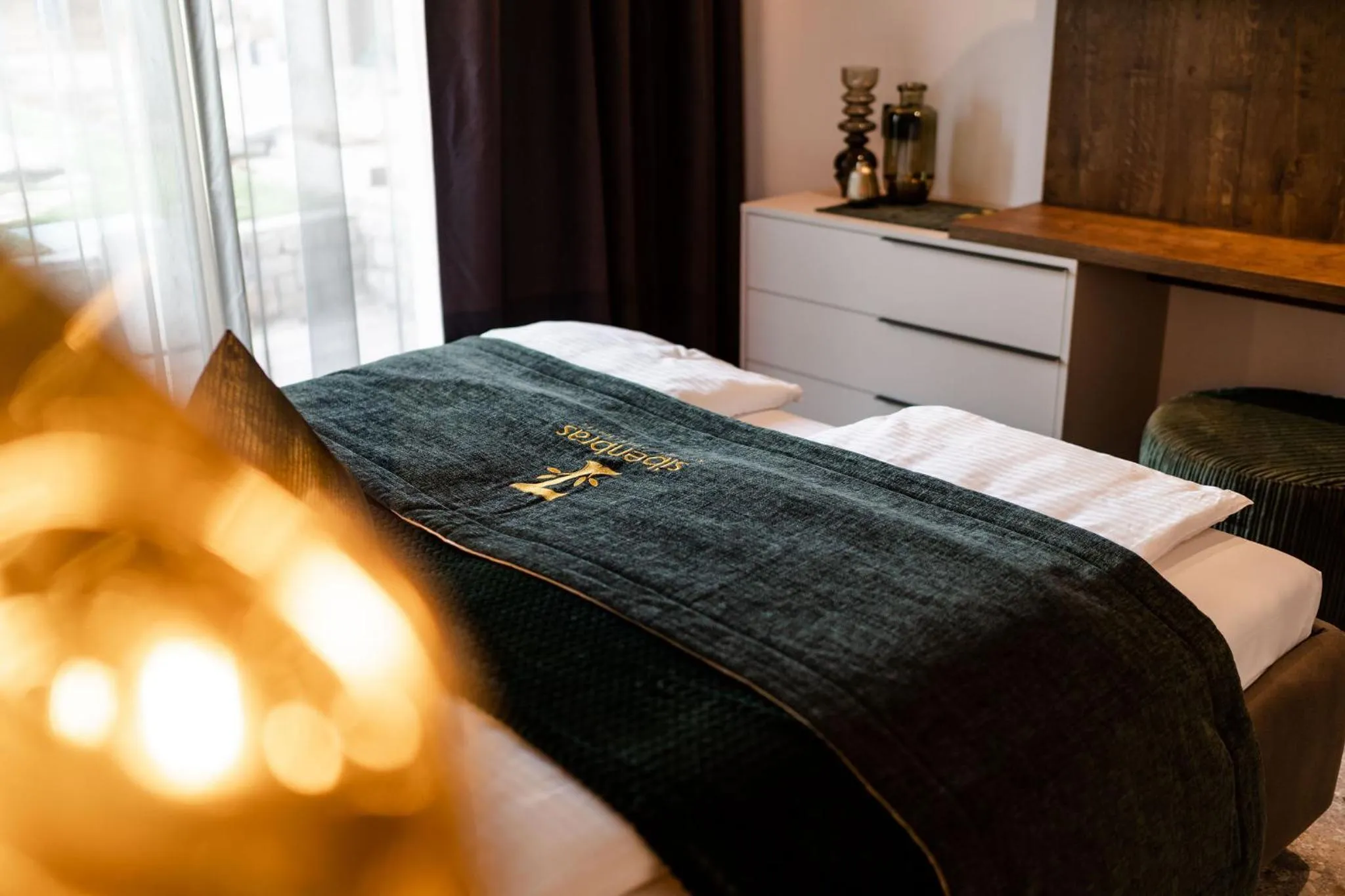 Bed in Sibenbras Natural Aparthotel