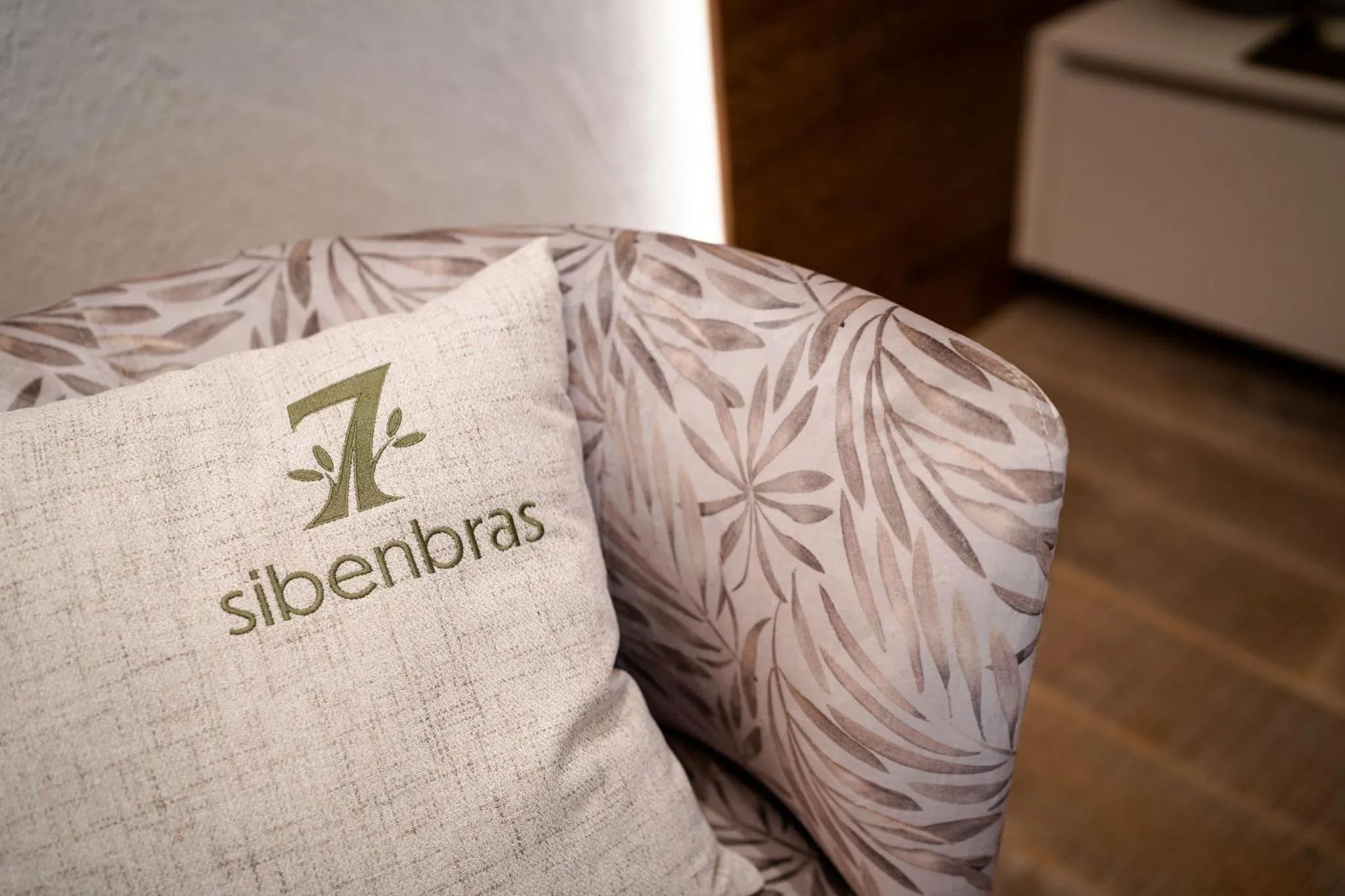 Bed in Sibenbras Natural Aparthotel