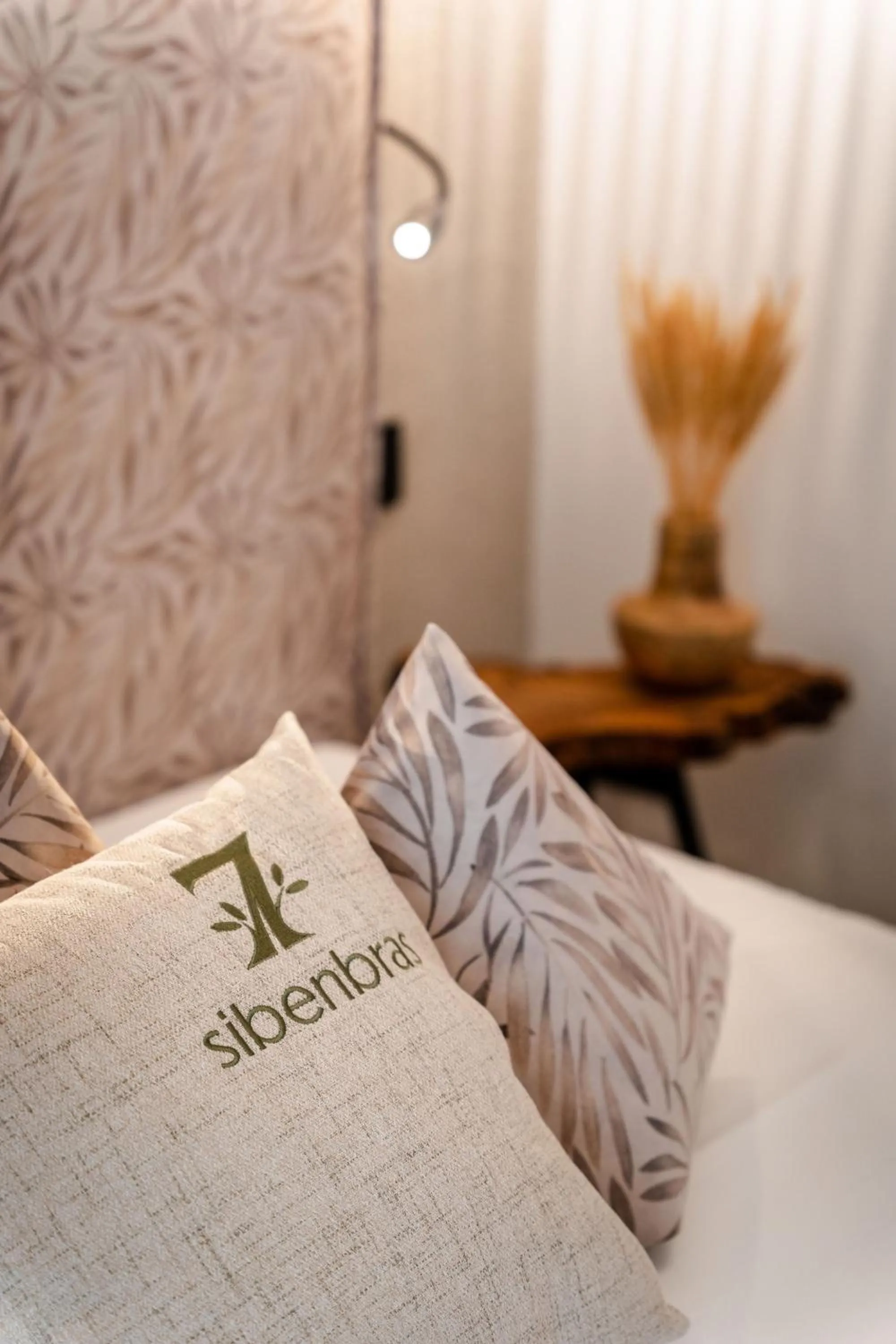 Bed in Sibenbras Natural Aparthotel