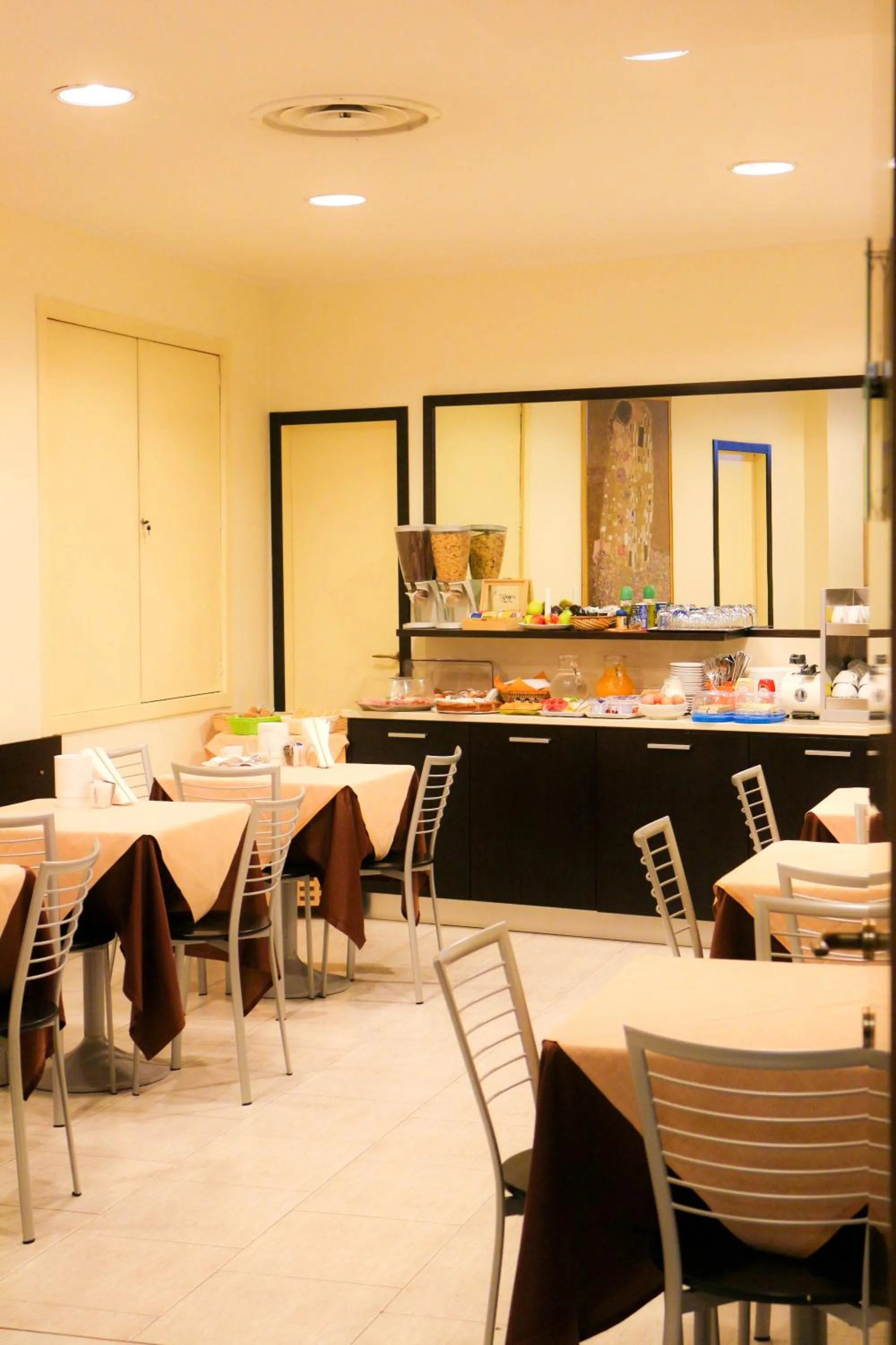 Restaurant/places to eat in Hotel Losanna