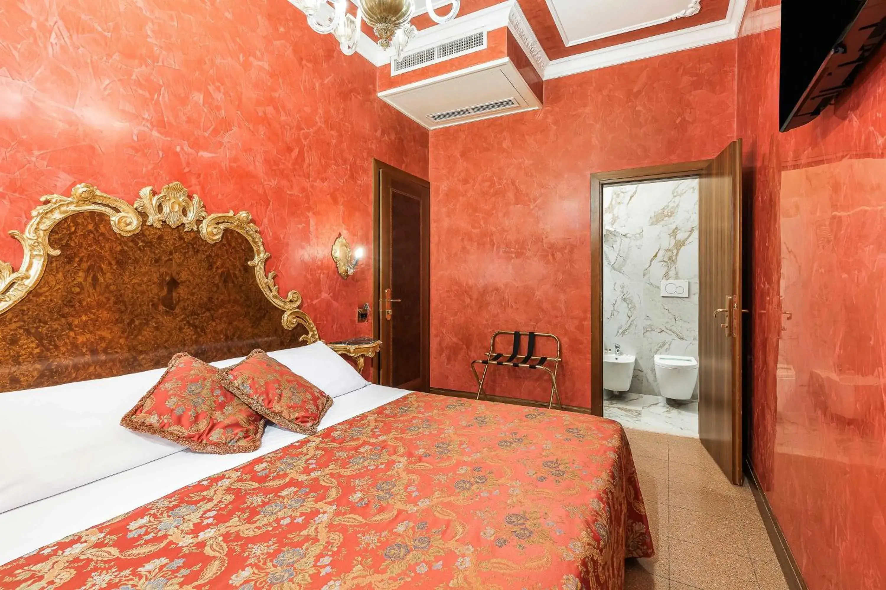 Superior Double or Twin Room in Hotel San Moisè Superior Double or Twin Room in Hotel San Moisè