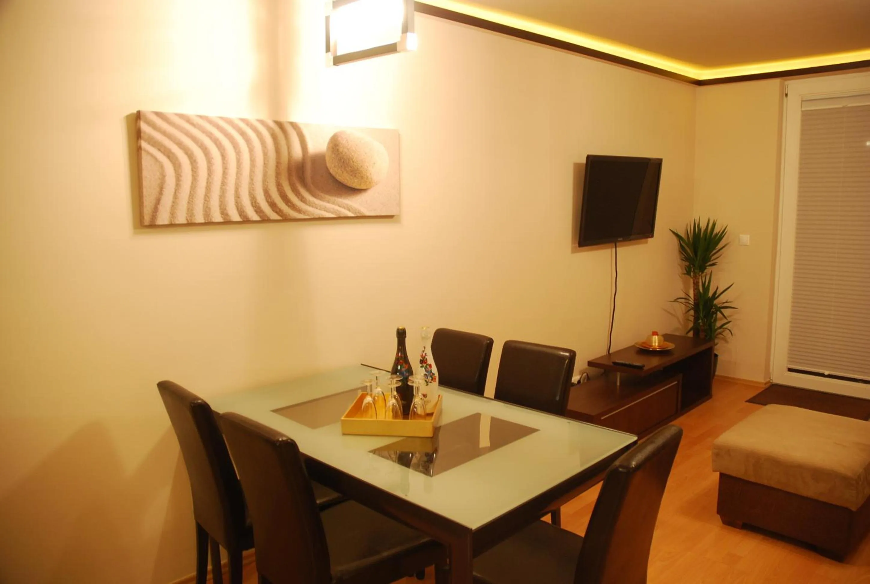 Dining area in Arpad Bridge Apartments