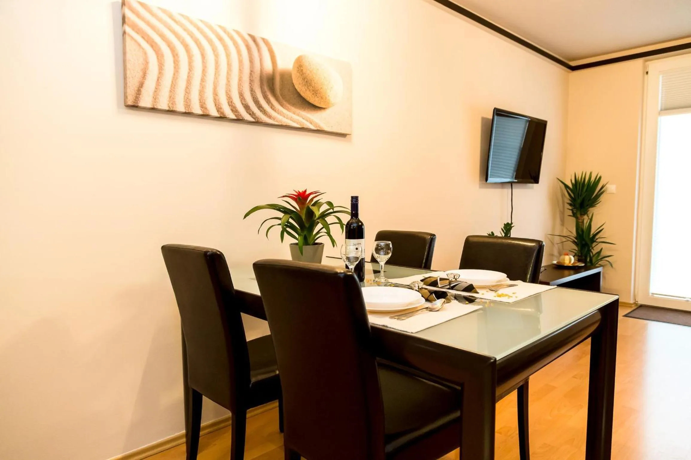 Dining area in Arpad Bridge Apartments