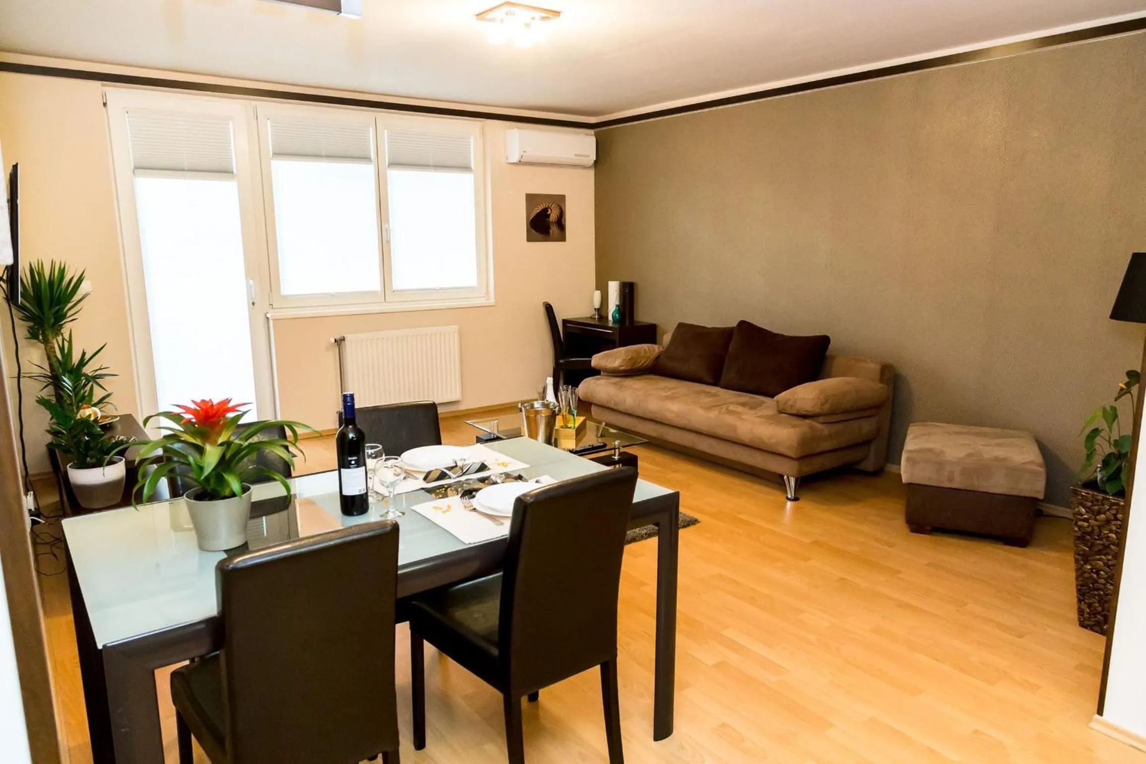 Dining area in Arpad Bridge Apartments