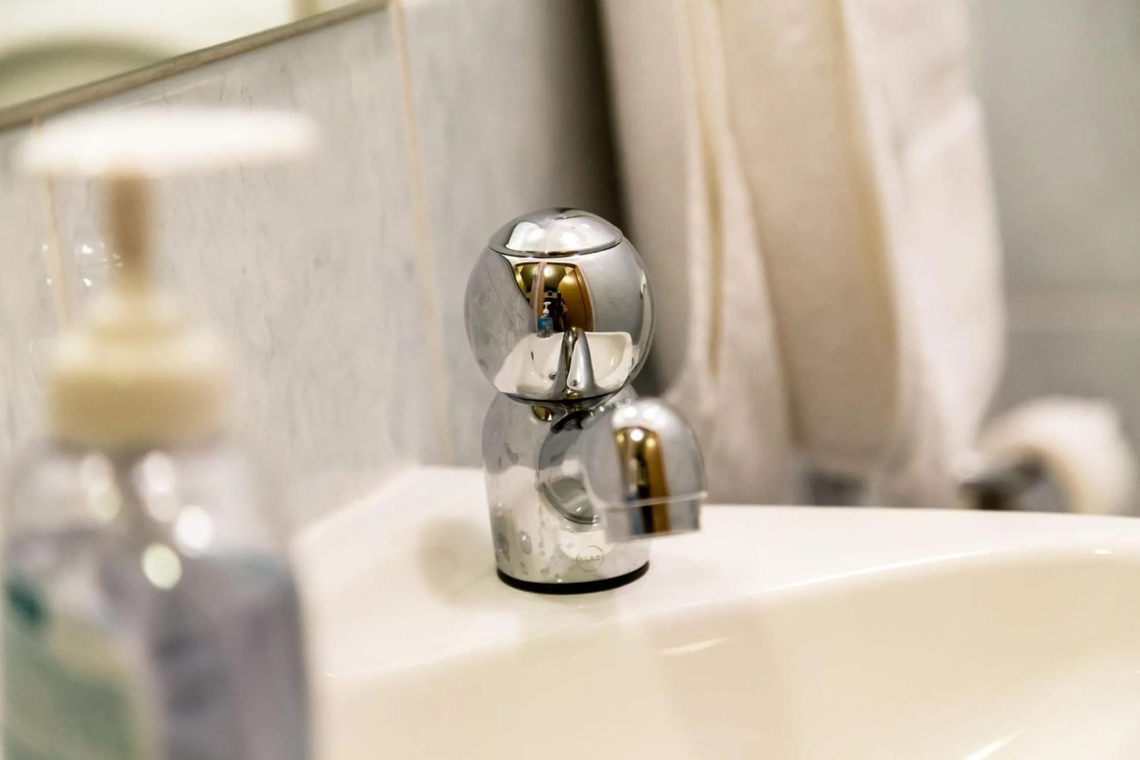 Bathroom in Arpad Bridge Apartments