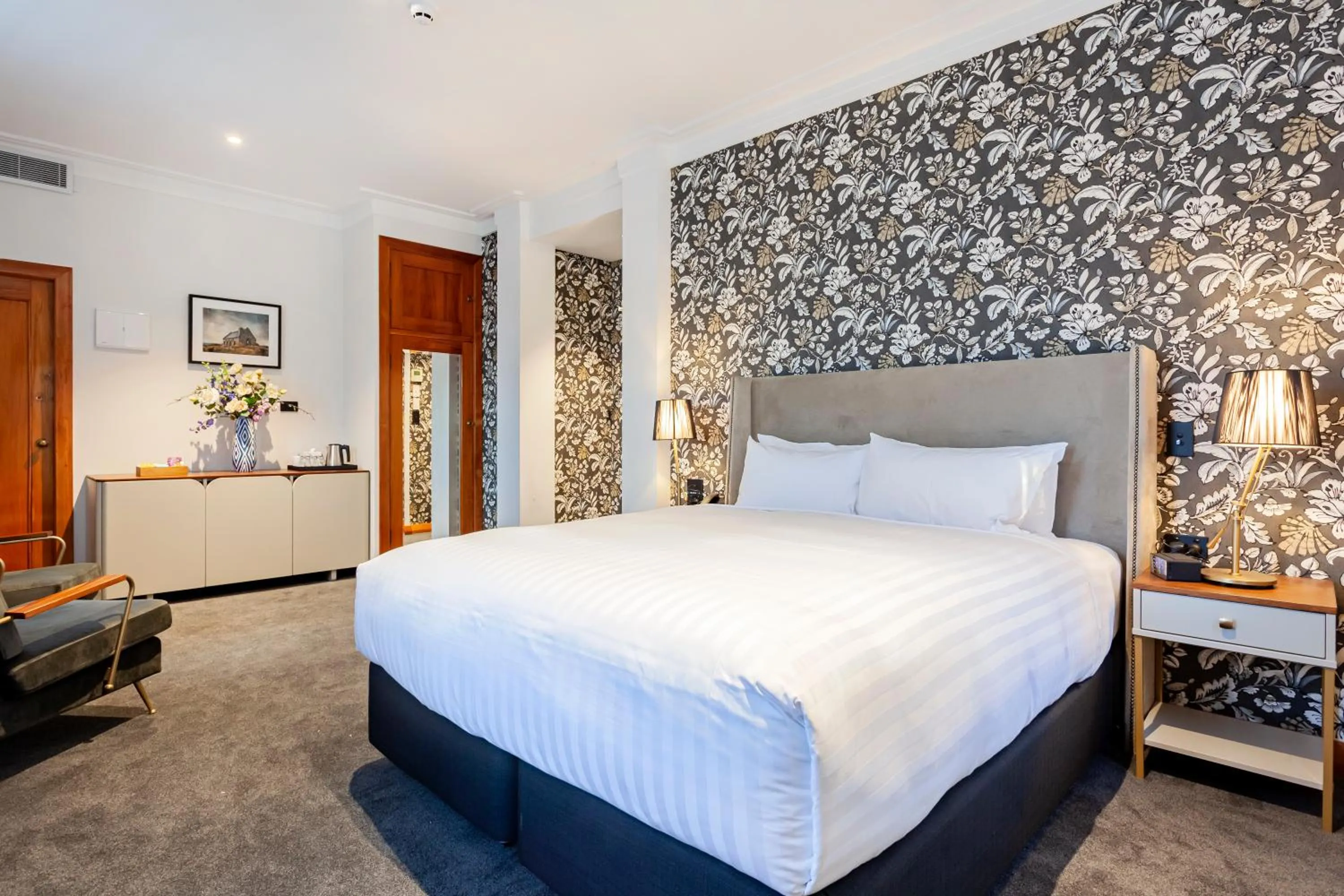 TV and multimedia, Bed in Wigram Hotel