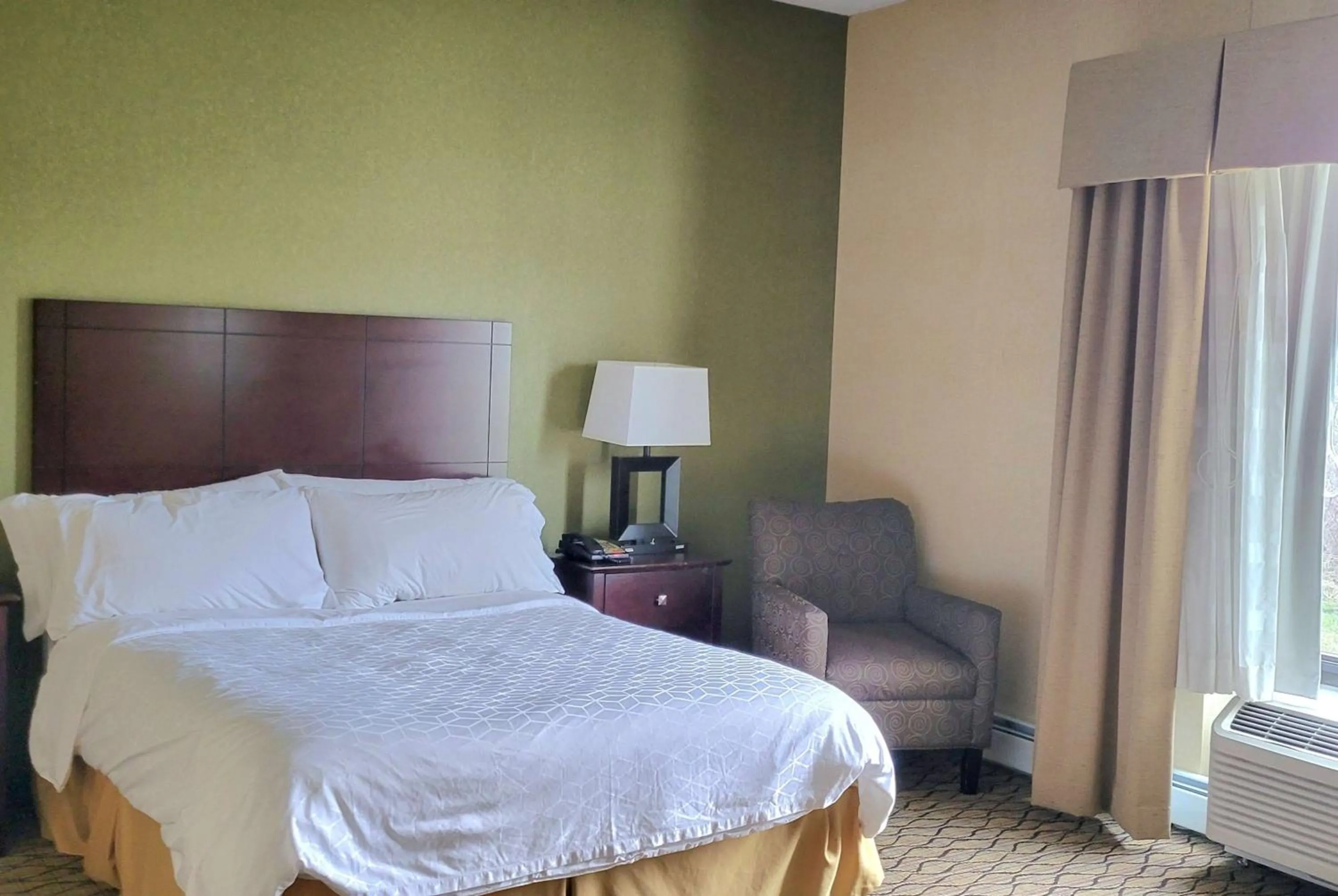 Photo of the whole room in Kittanning Plaza Hotel