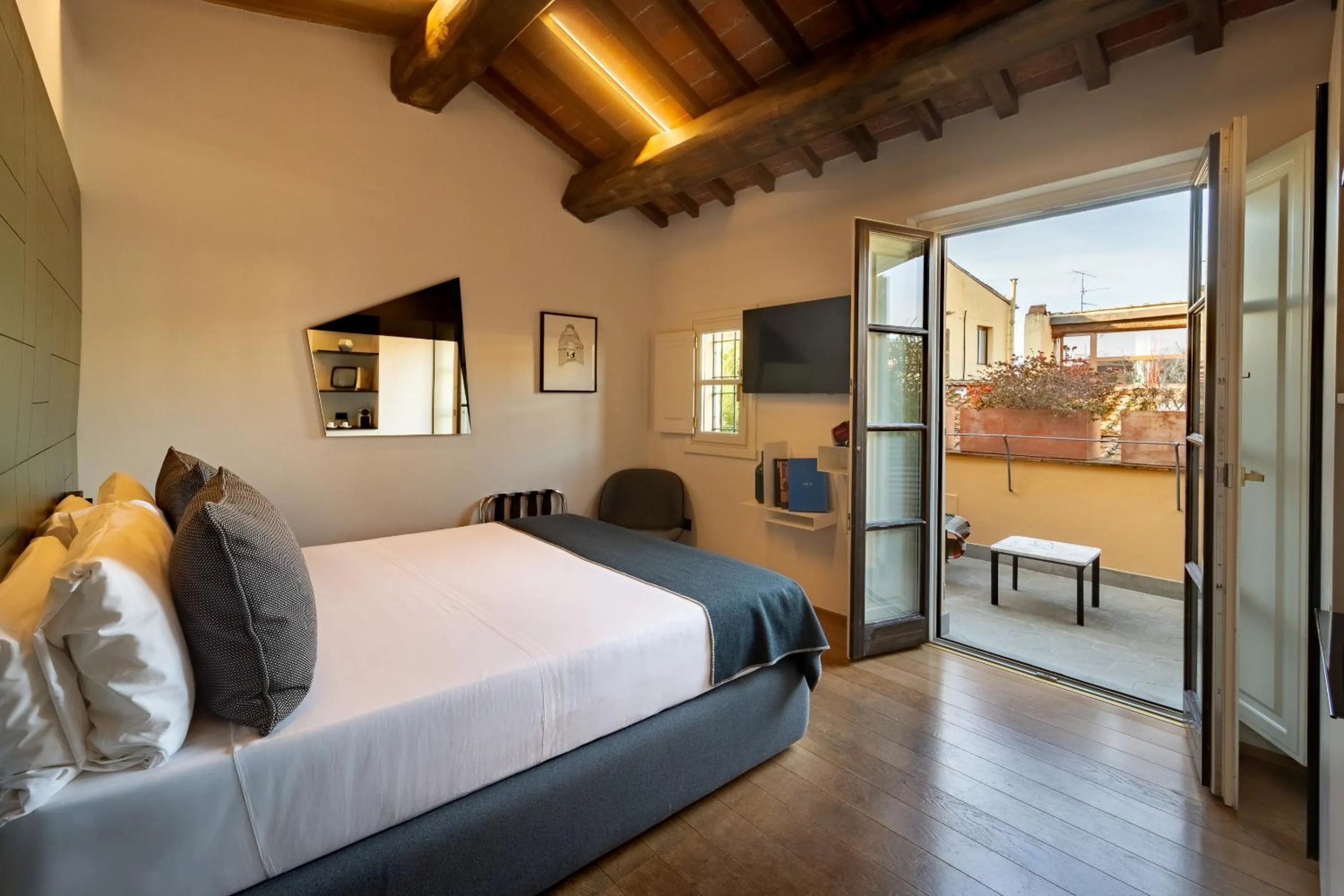 Balcony/Terrace, Bed in Hotel Milu Florence