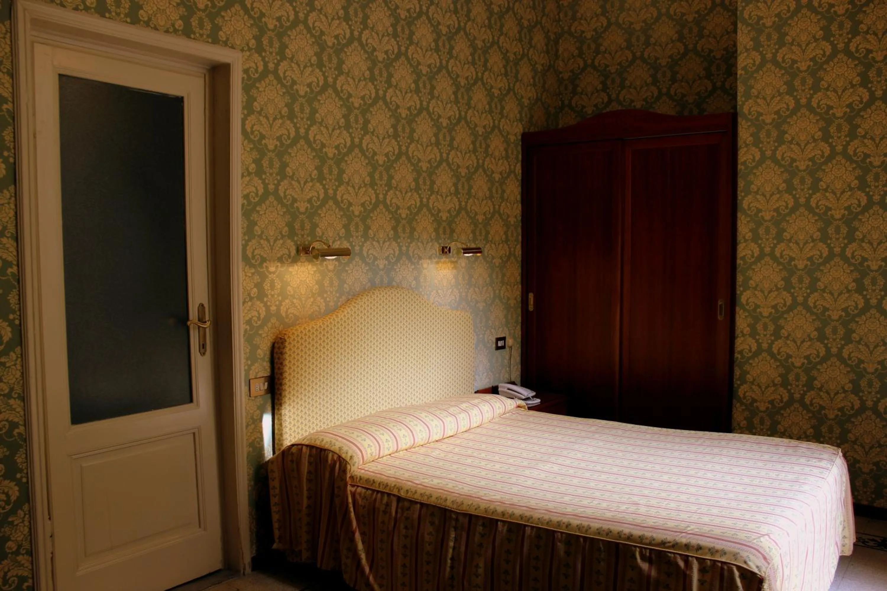 Photo of the whole room, Bed in Hotel Beatrice