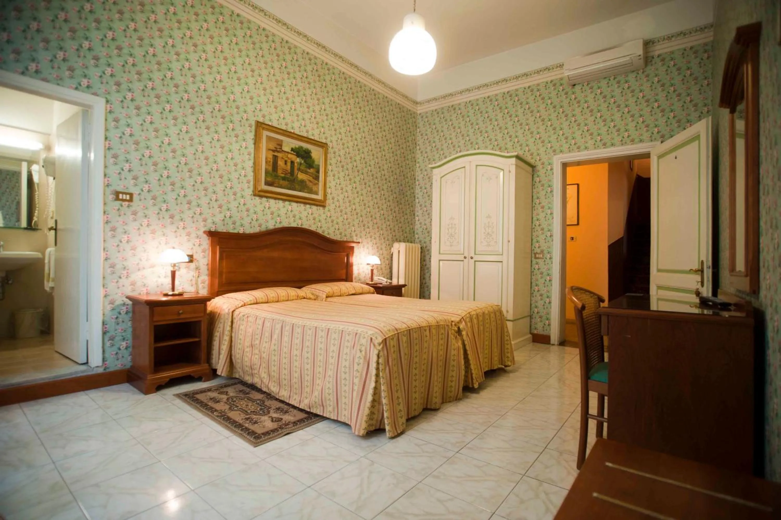 Photo of the whole room, Bed in Hotel Beatrice