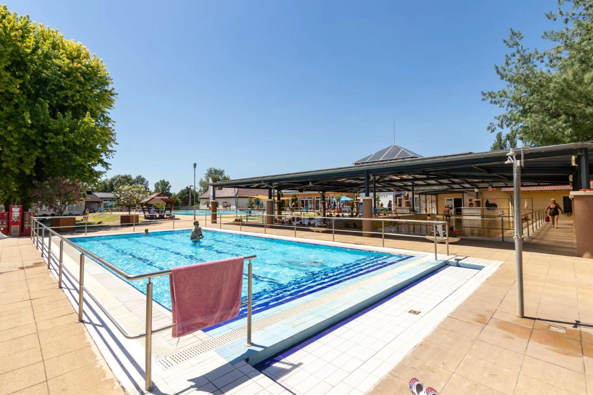 Hot Spring Bath in Hotel Imperial Gyogyszallo es Gyogyfurdo
