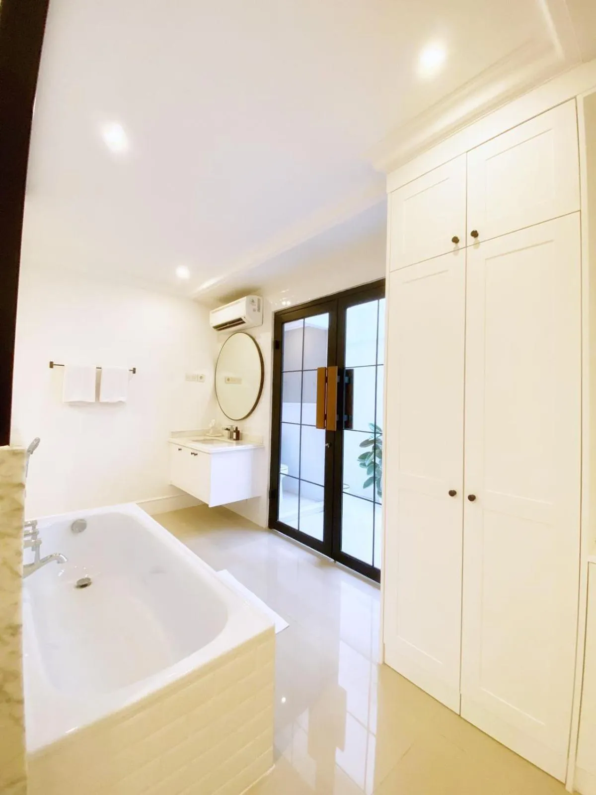 Loewys Home Tanjung Duren Jakarta Barat