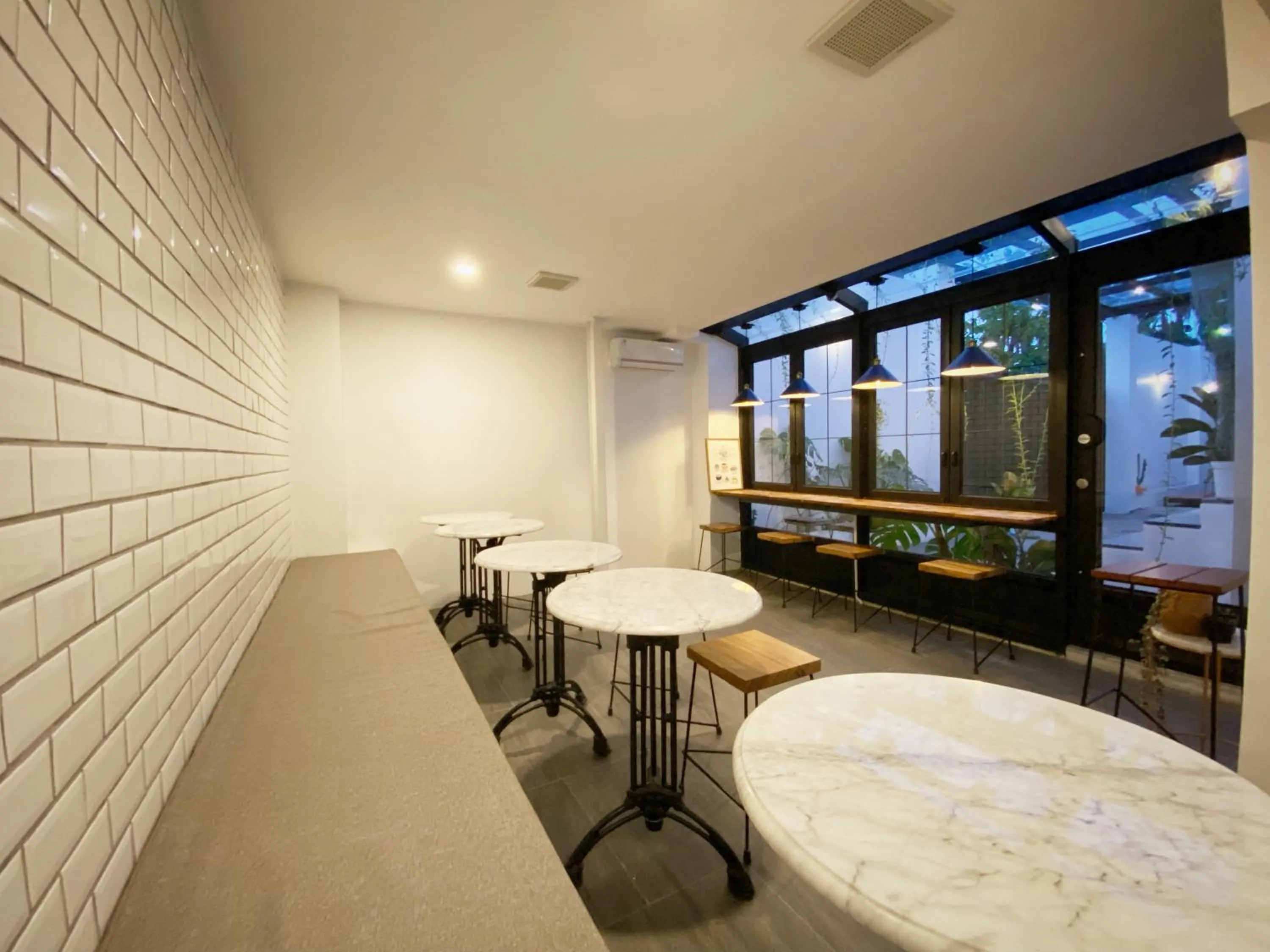 Dining area in Loewys Home Tanjung Duren Jakarta Barat