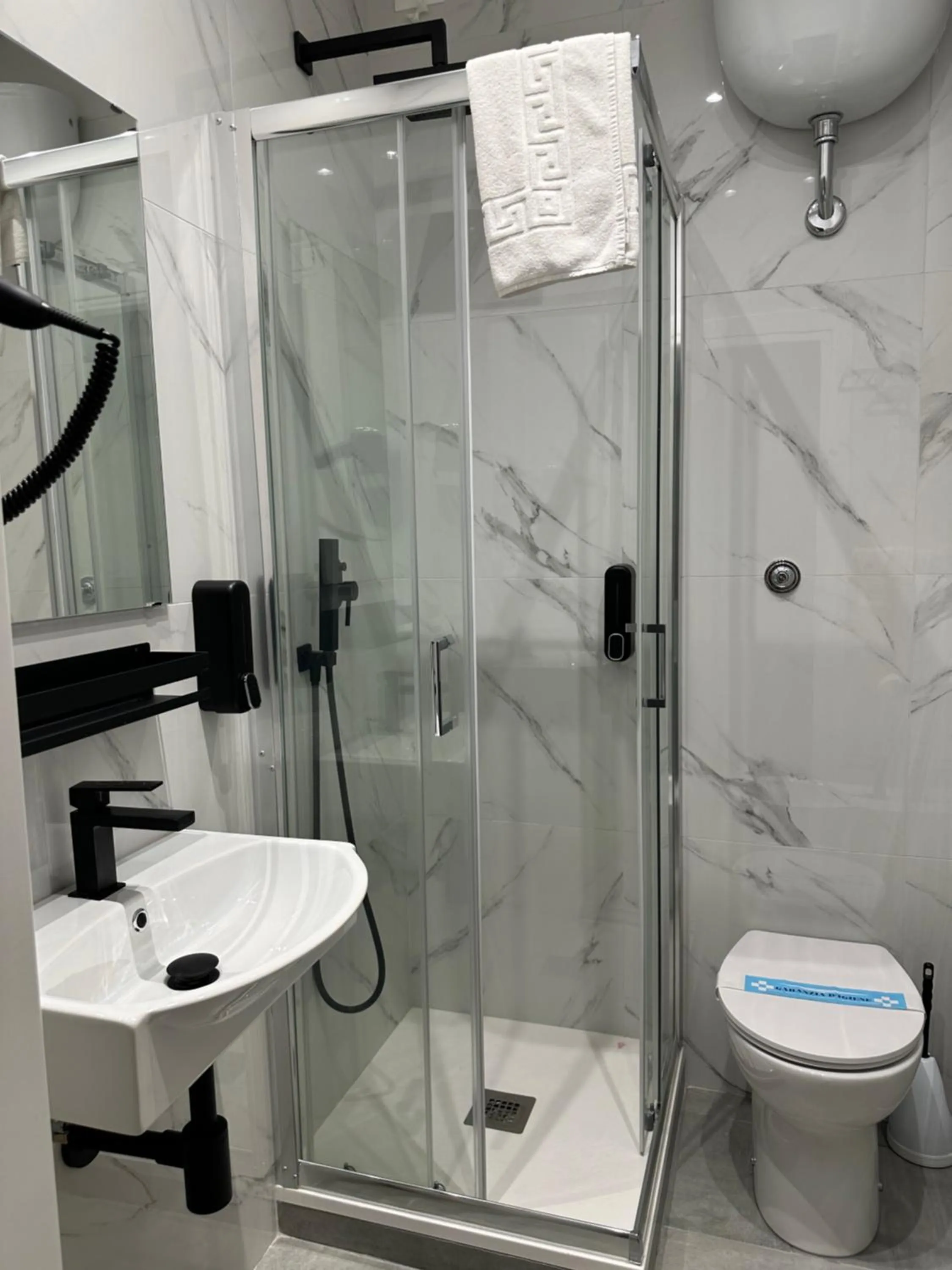 Shower in Hotel Sol Levante