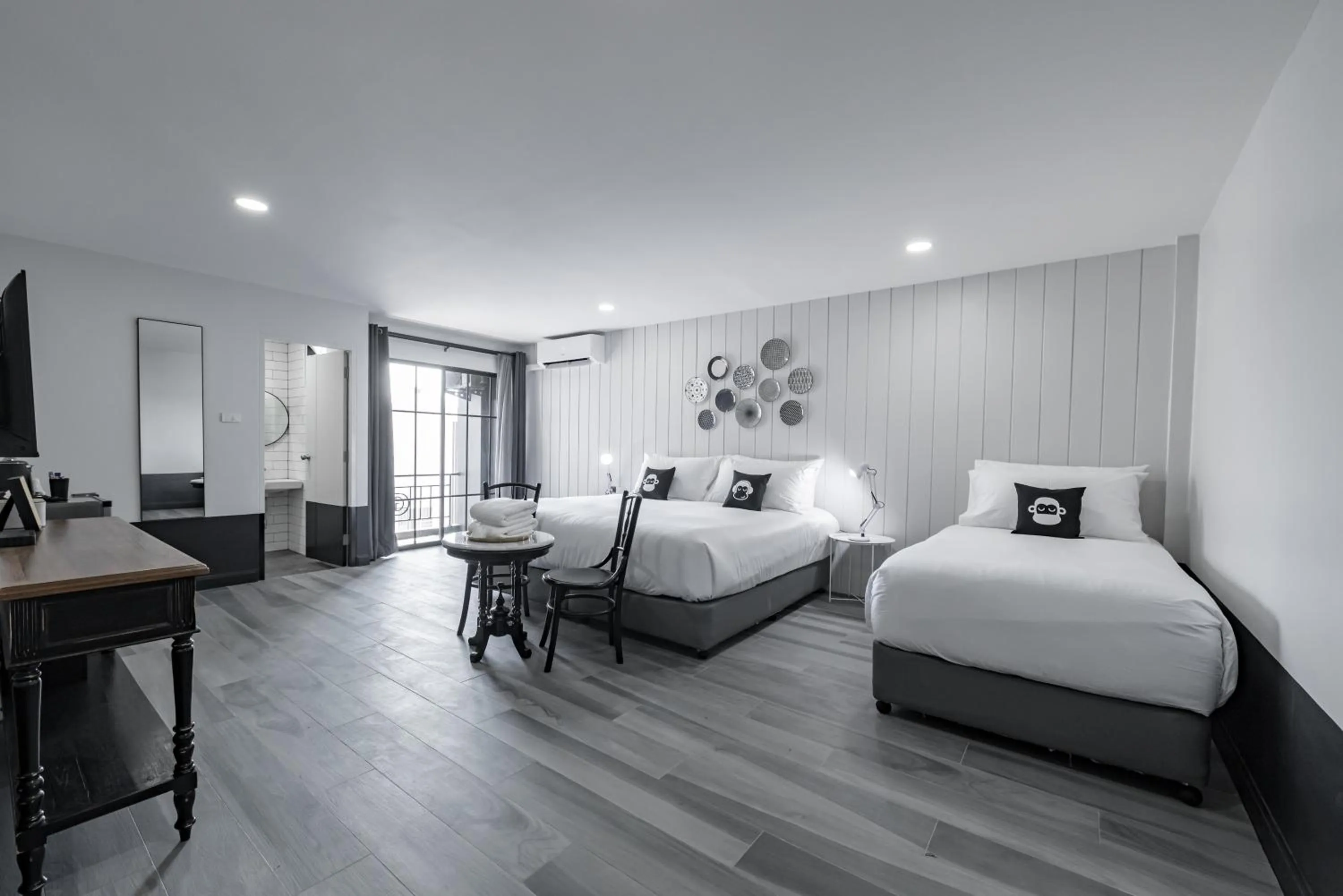 Photo of the whole room, Bed in Blu Monkey Boutique Bangsaen