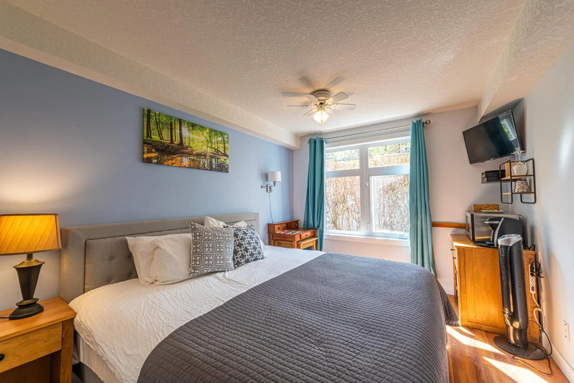 Bed in 4 Bedrooms Suite Combo for Group of Families - Windtower Lodge