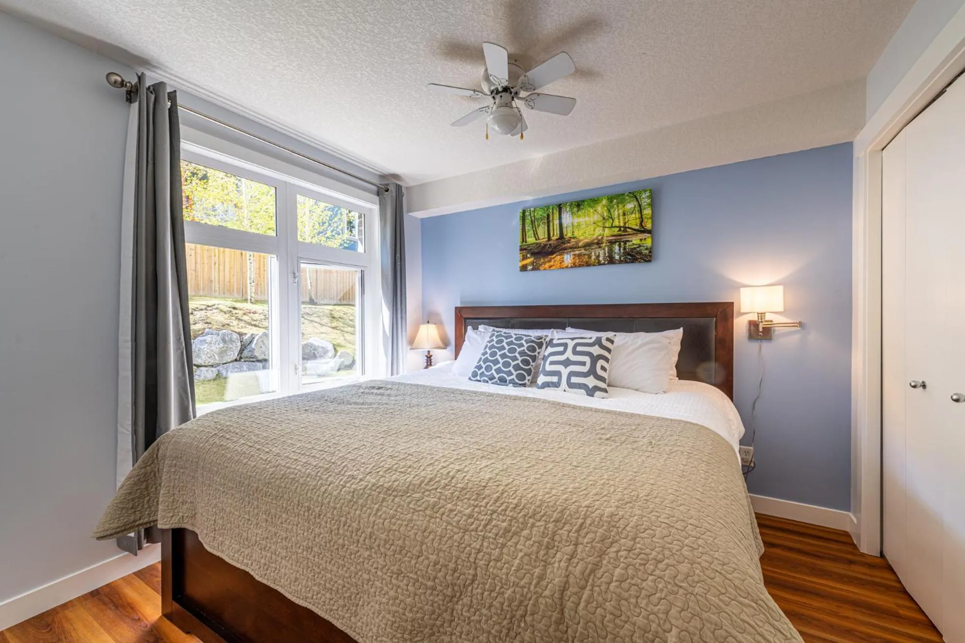 Bed in 4 Bedrooms Suite Combo for Group of Families - Windtower Lodge