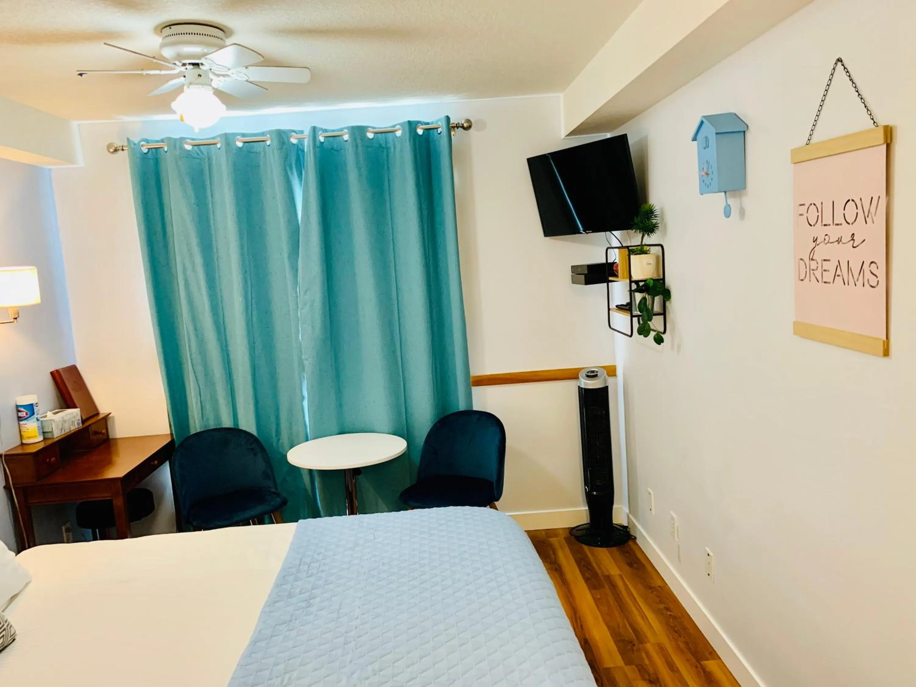 Bed in 4 Bedrooms Suite Combo for Group of Families - Windtower Lodge