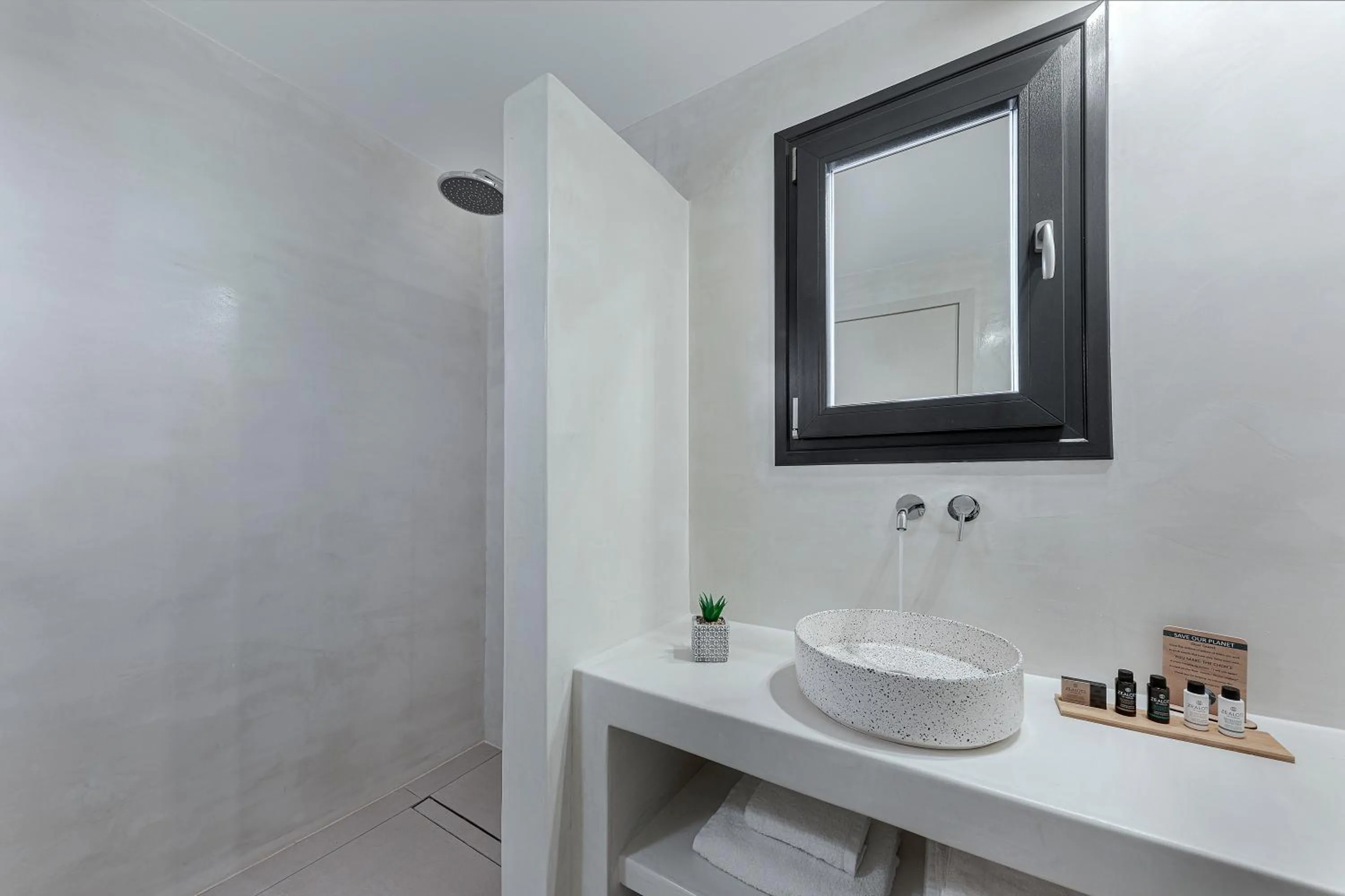 Shower in Onyx Hotel & Suites