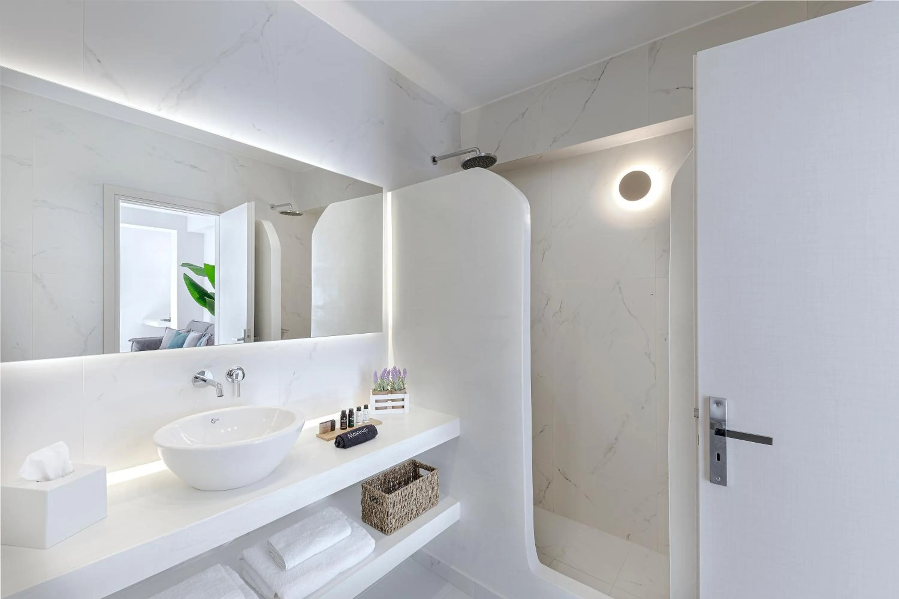 Shower in Onyx Hotel & Suites