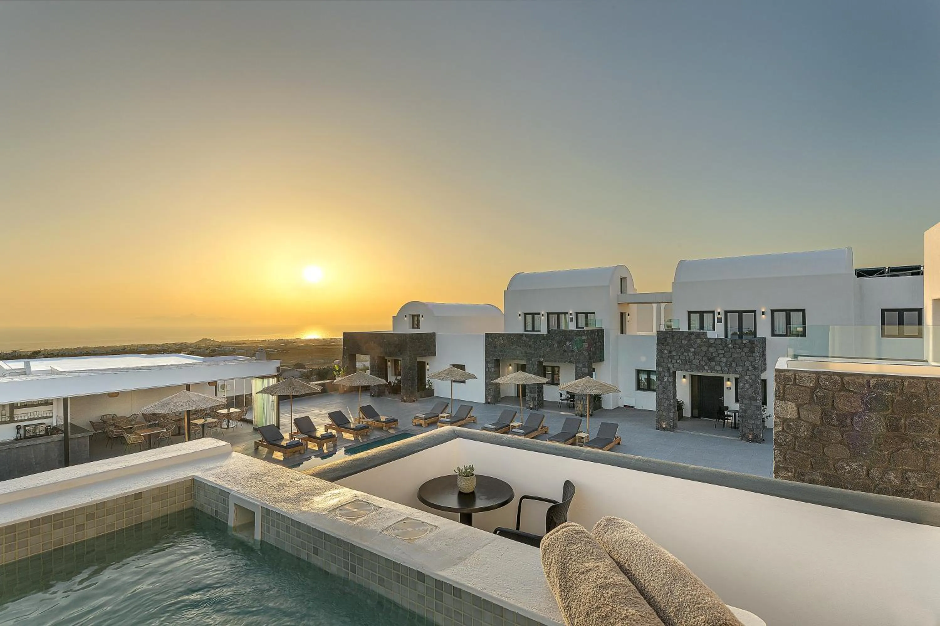Hot Tub in Onyx Hotel & Suites