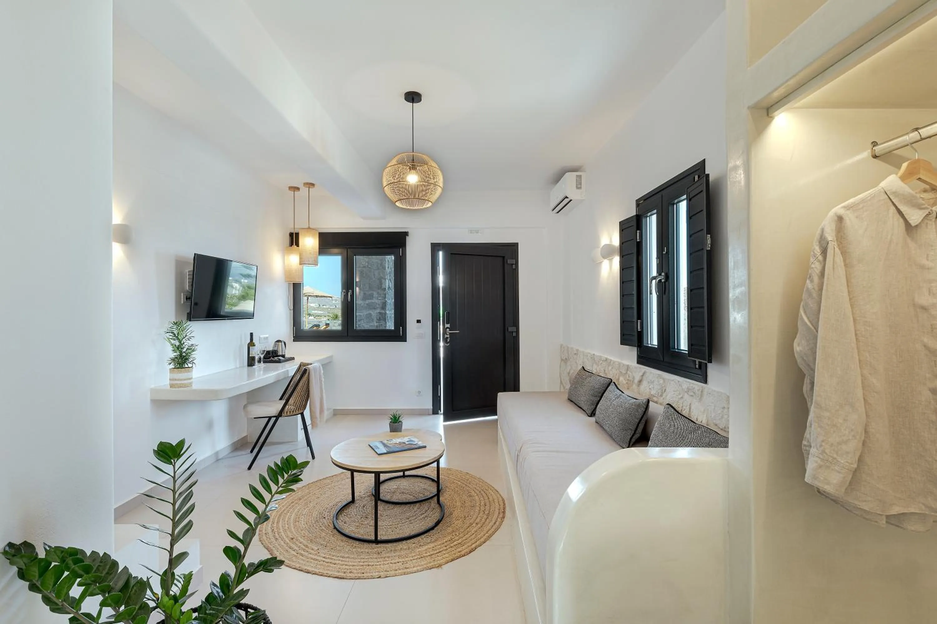 TV and multimedia in Onyx Hotel & Suites