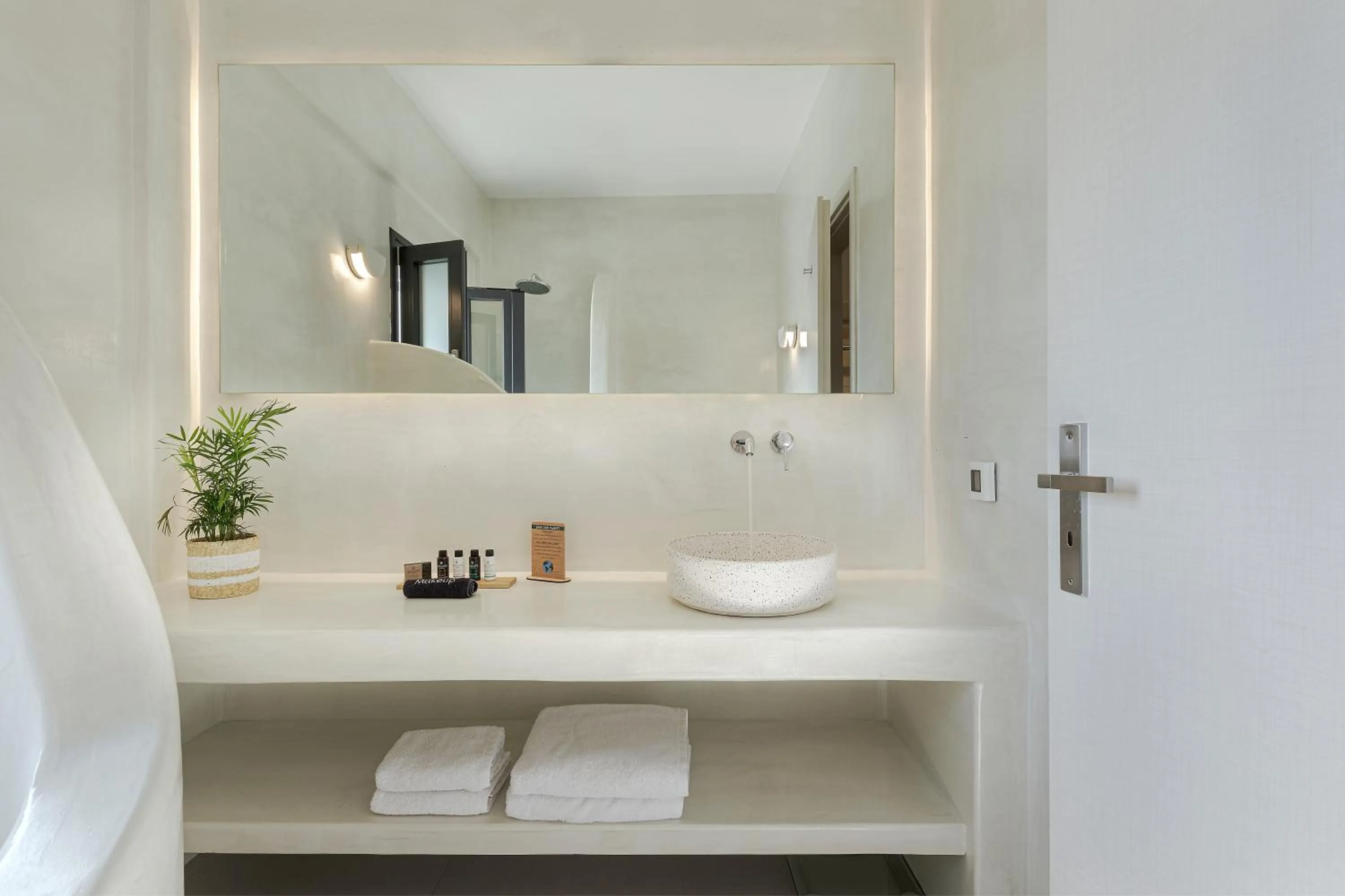 Bathroom in Onyx Hotel & Suites