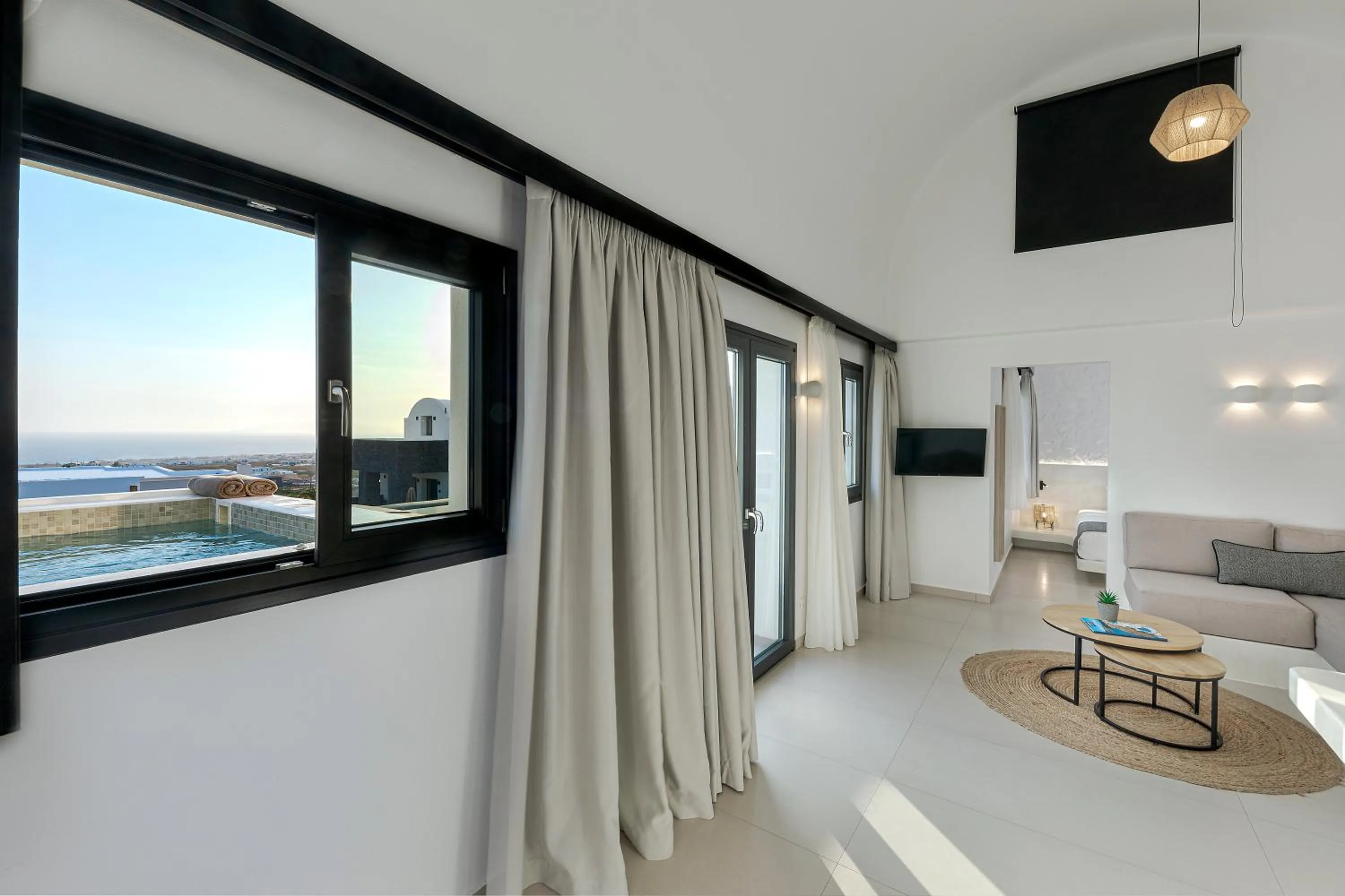 Hot Tub in Onyx Hotel & Suites