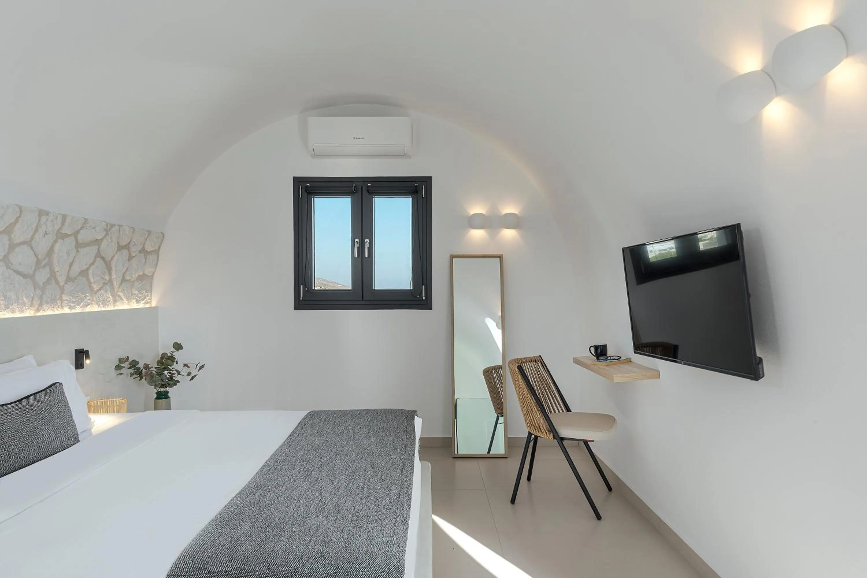 Bed in Onyx Hotel & Suites