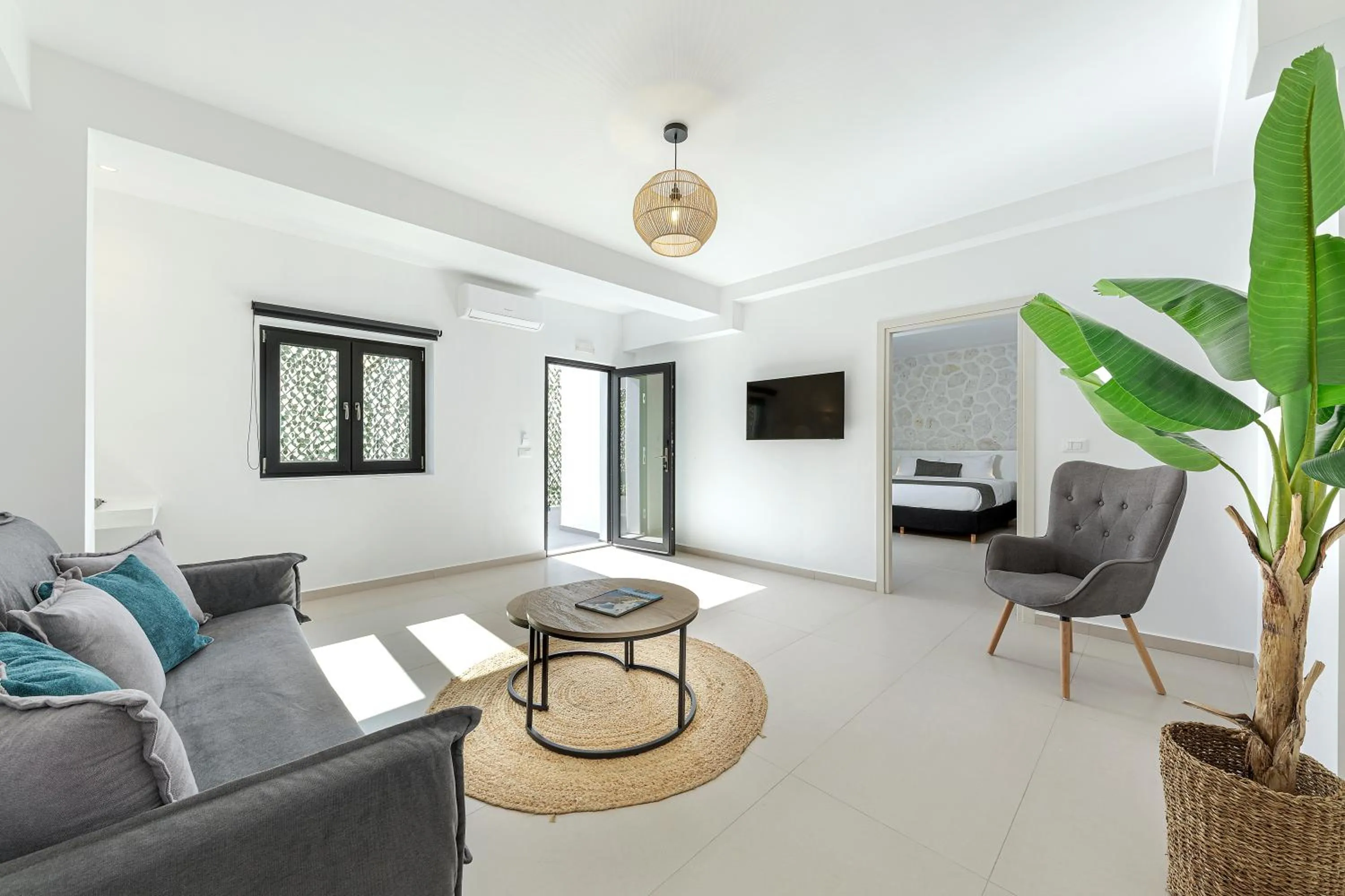 TV and multimedia in Onyx Hotel & Suites