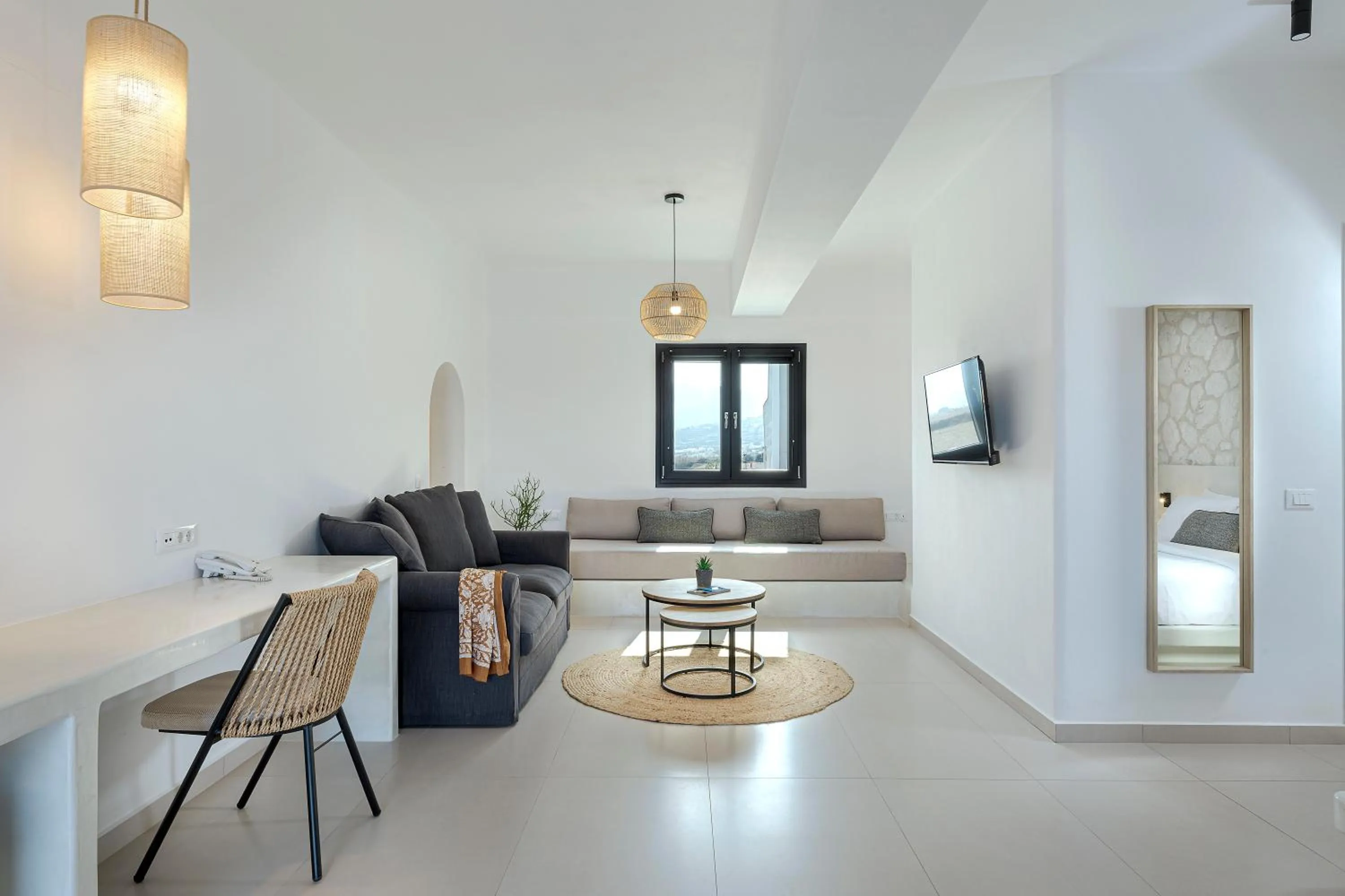 TV and multimedia in Onyx Hotel & Suites