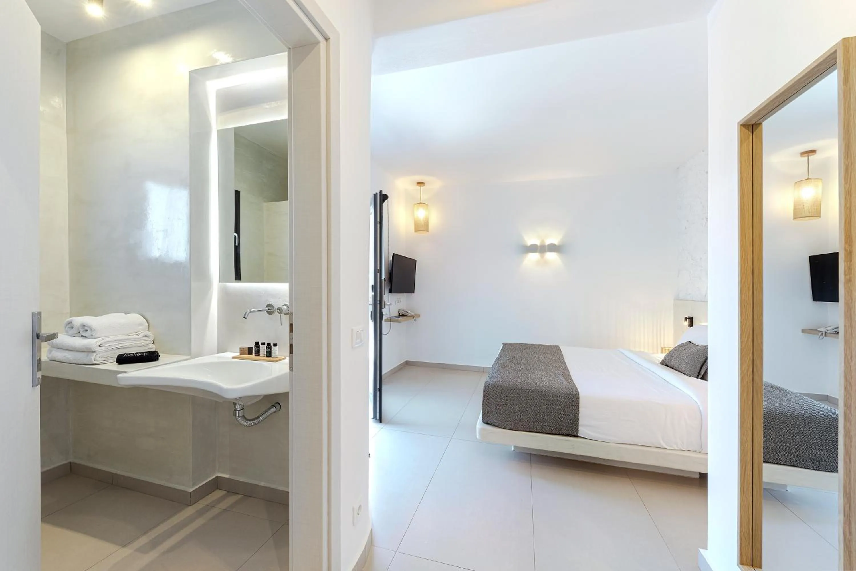 Bed in Onyx Hotel & Suites