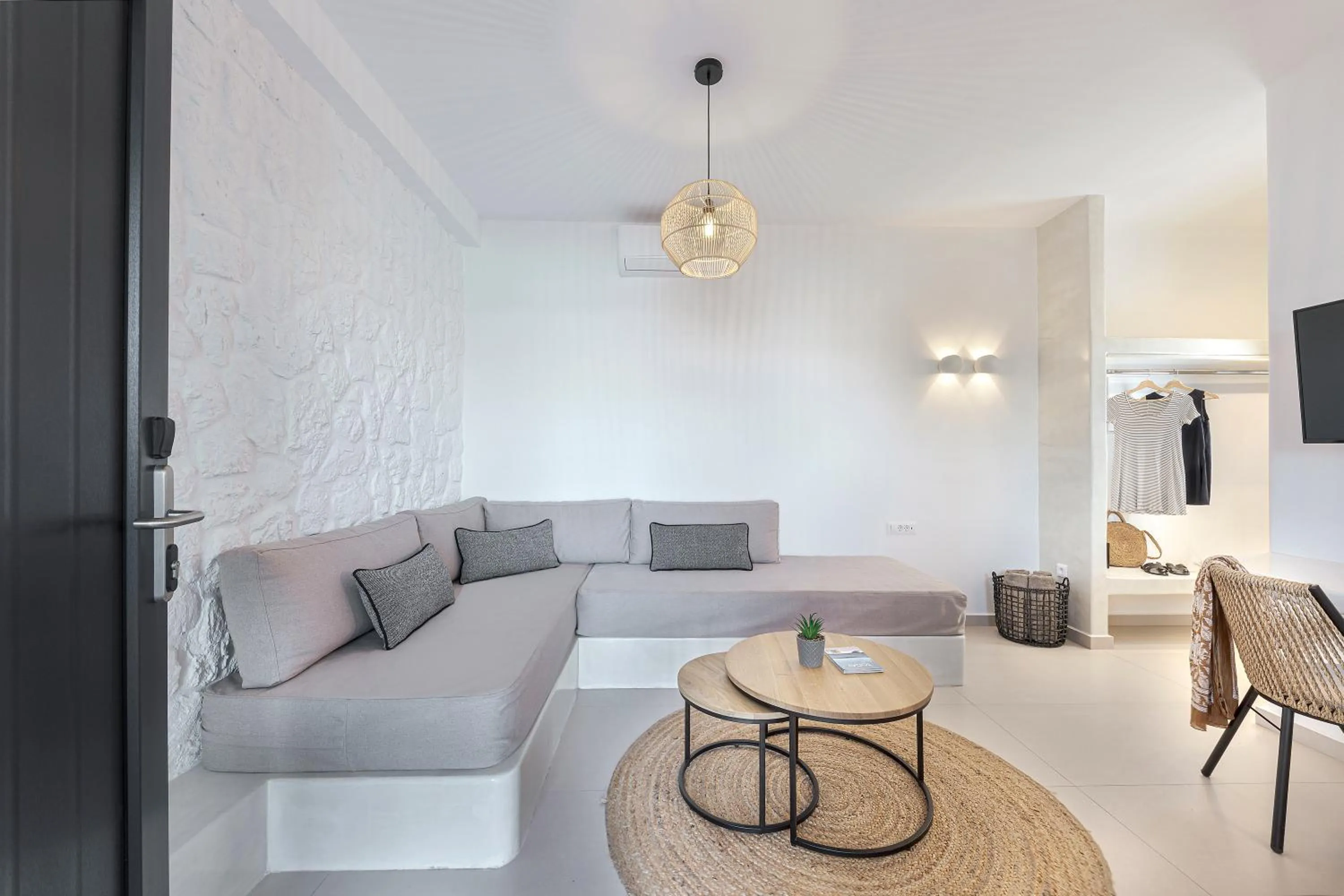 TV and multimedia in Onyx Hotel & Suites