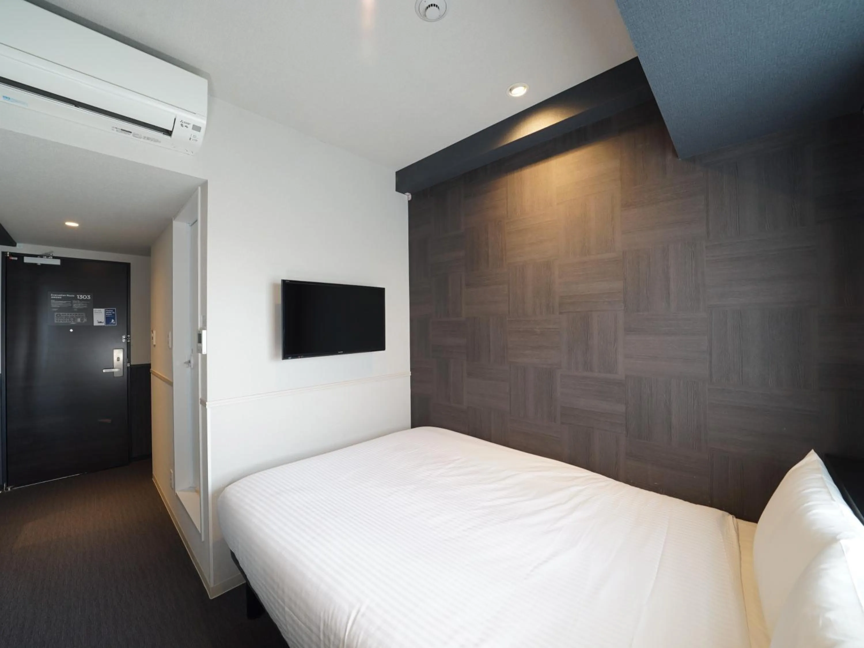 Bed in CHISUN STANDARD Osaka Shin-Imamiya