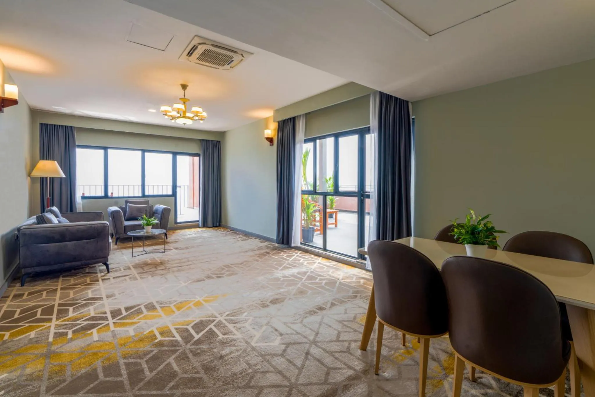 Living room in Manhattan Business Hotel, Male
