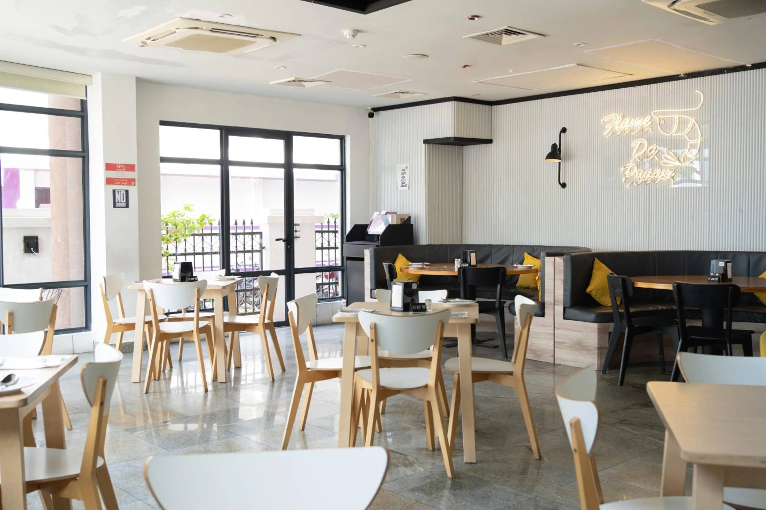 Restaurant/places to eat in Manhattan Business Hotel, Male