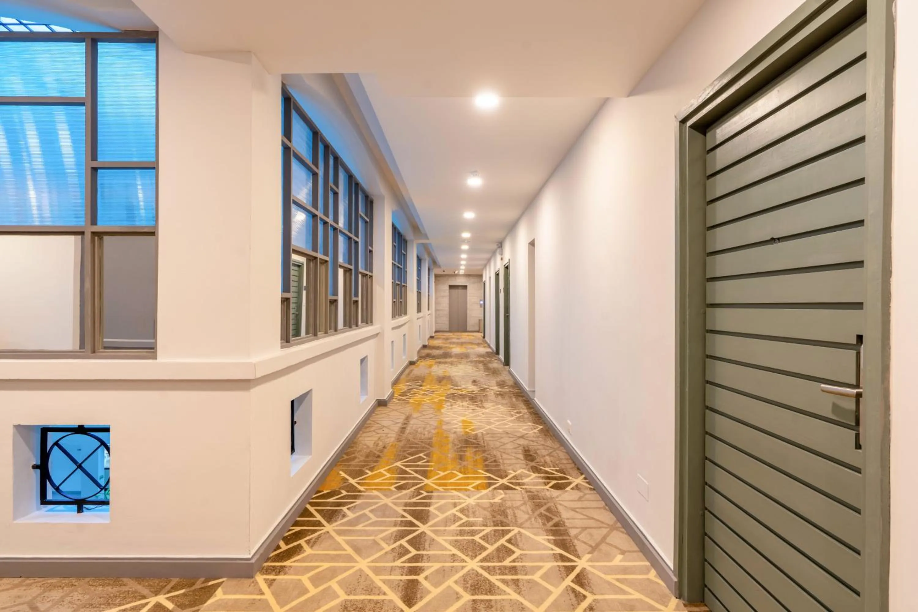 Property building in Manhattan Business Hotel, Male