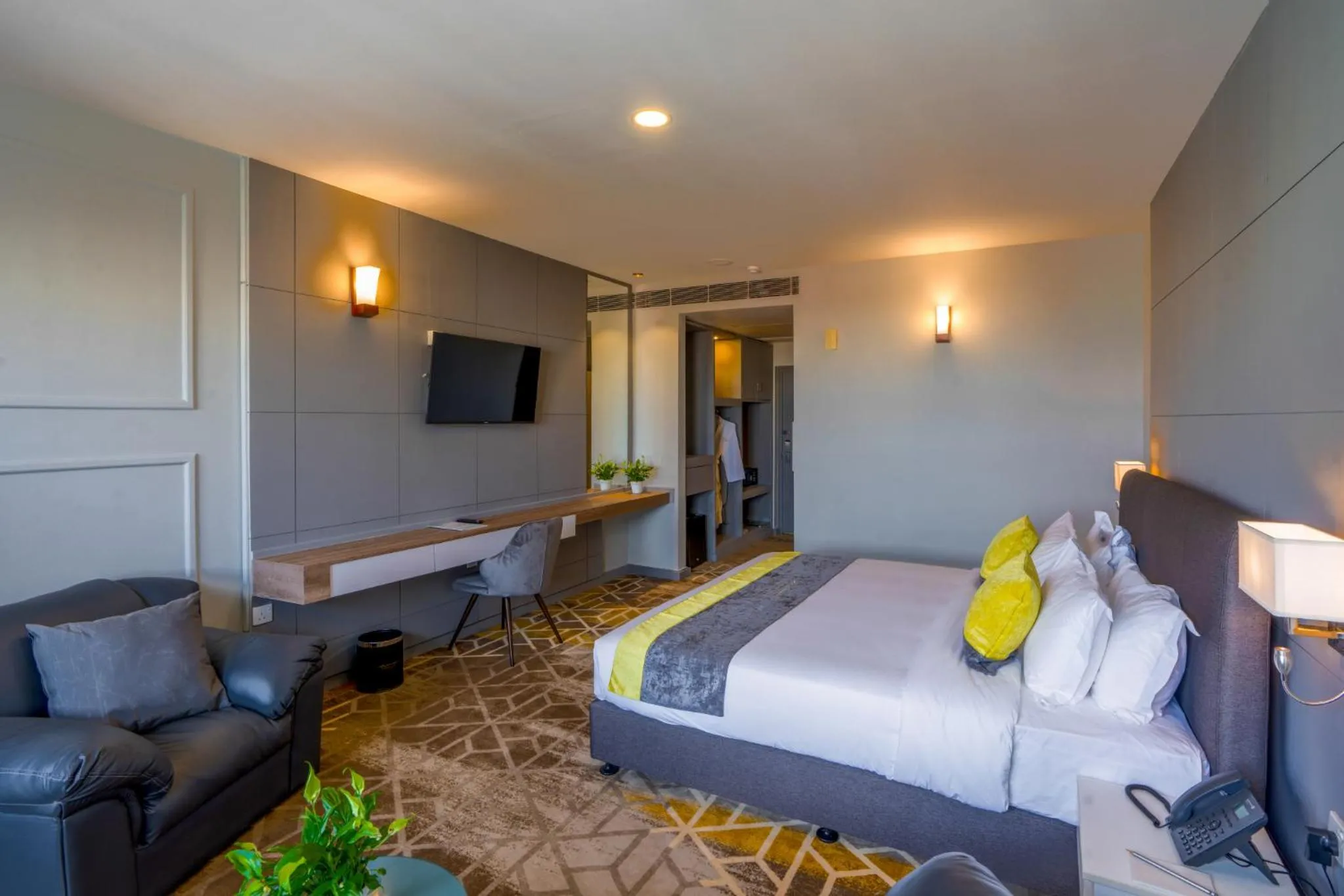 Photo of the whole room, Bed in Manhattan Business Hotel, Male