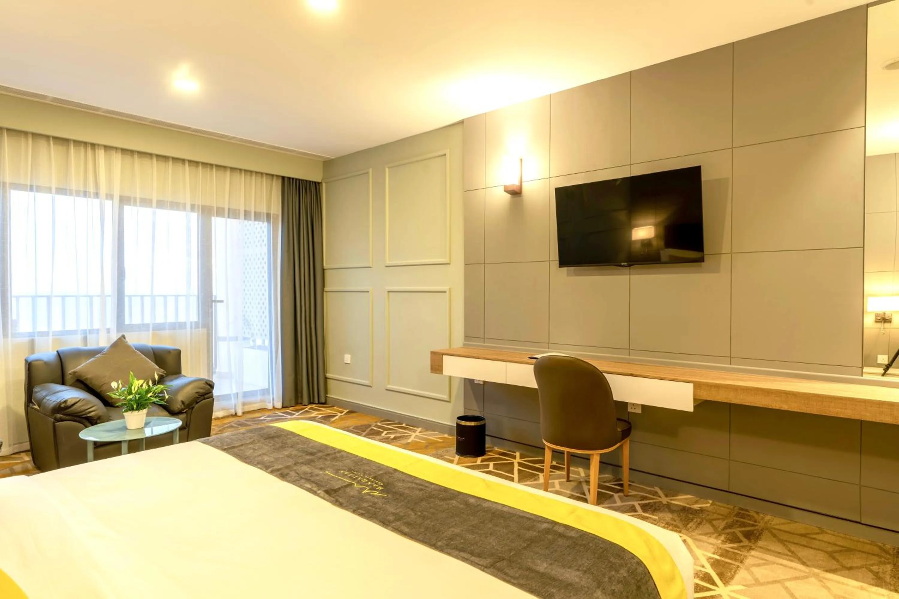 Bed in Manhattan Business Hotel, Male