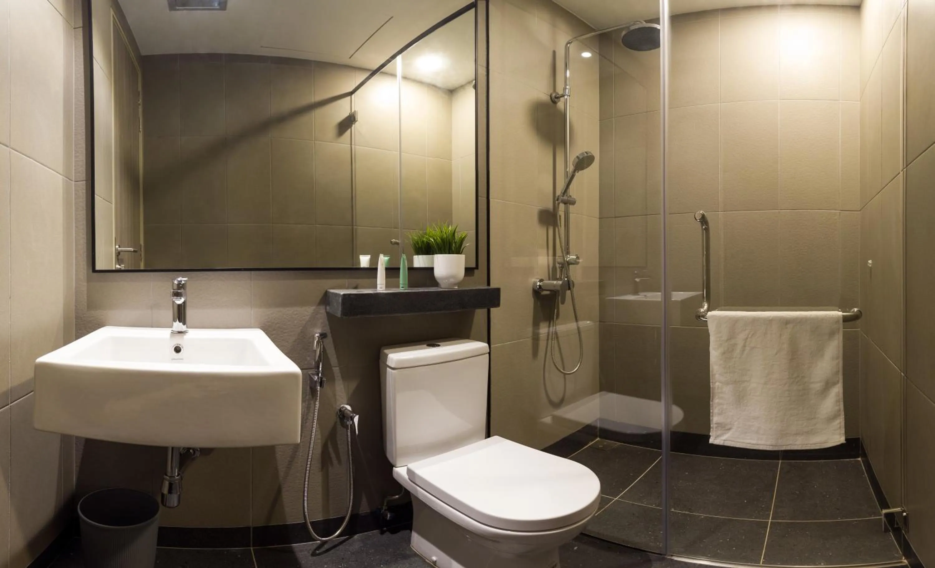 Toilet in Le Vert Boutique Hotel