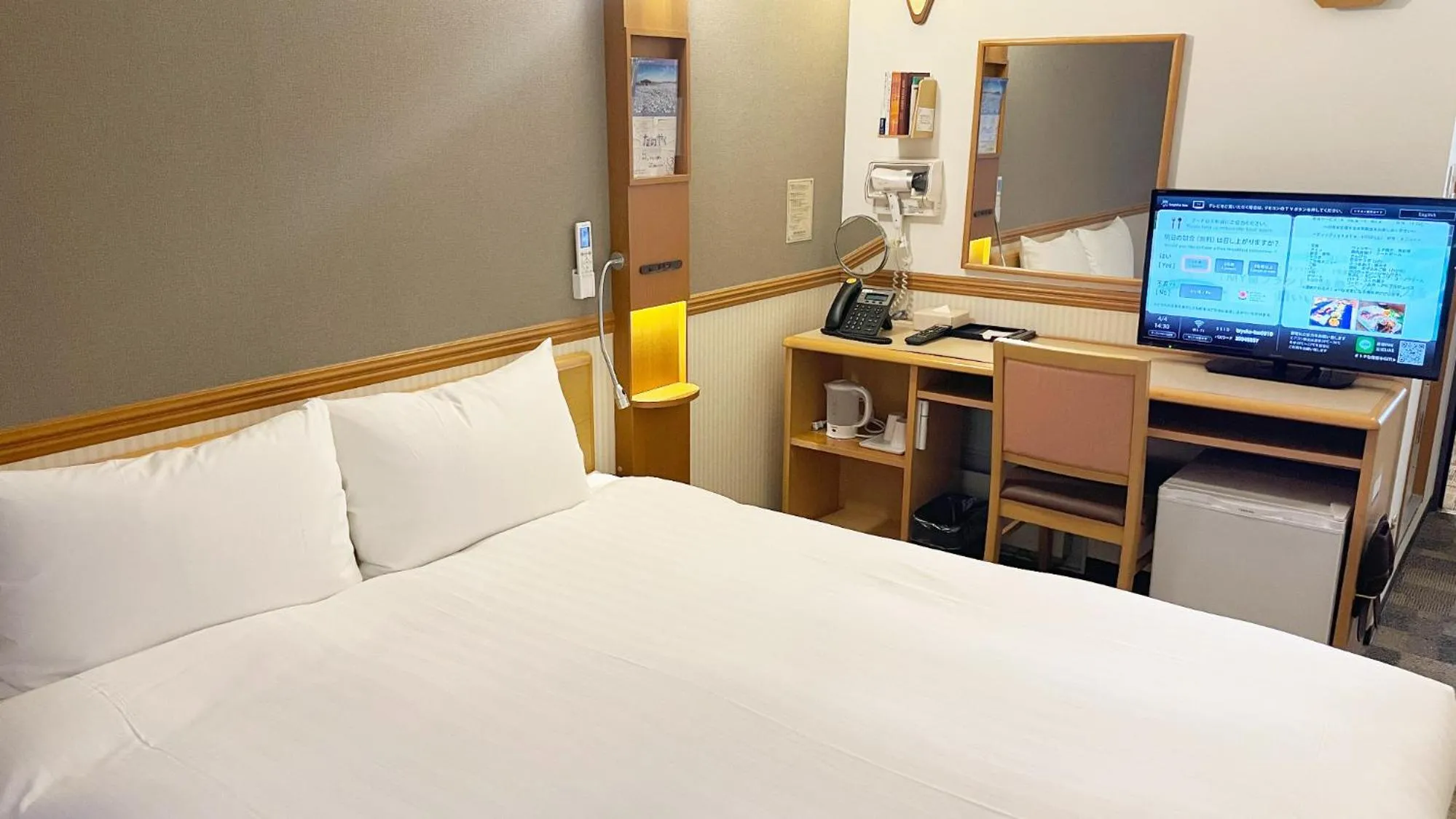 Bedroom, Bed in Toyoko Inn Kagoshima Temmonkan No 2