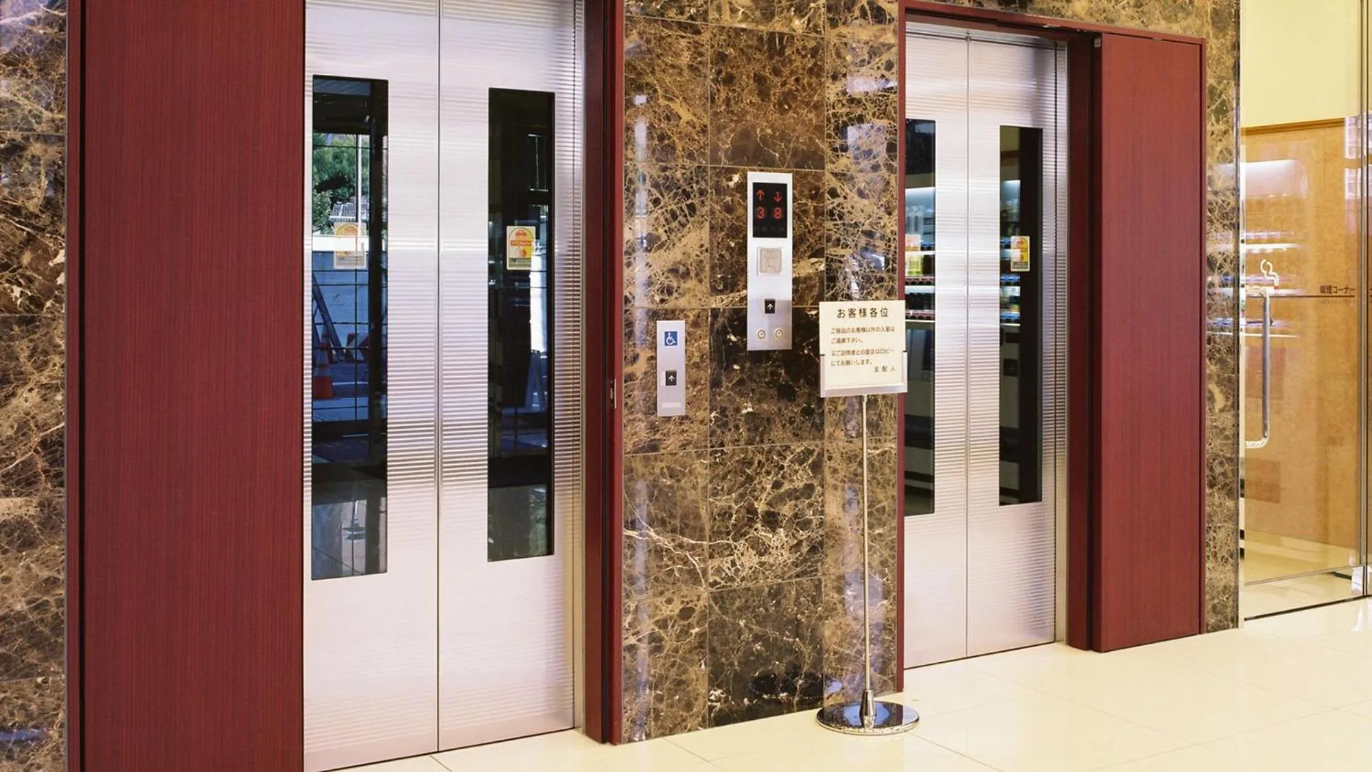 elevator in Toyoko Inn Tokyo eki Shin ohashi Mae