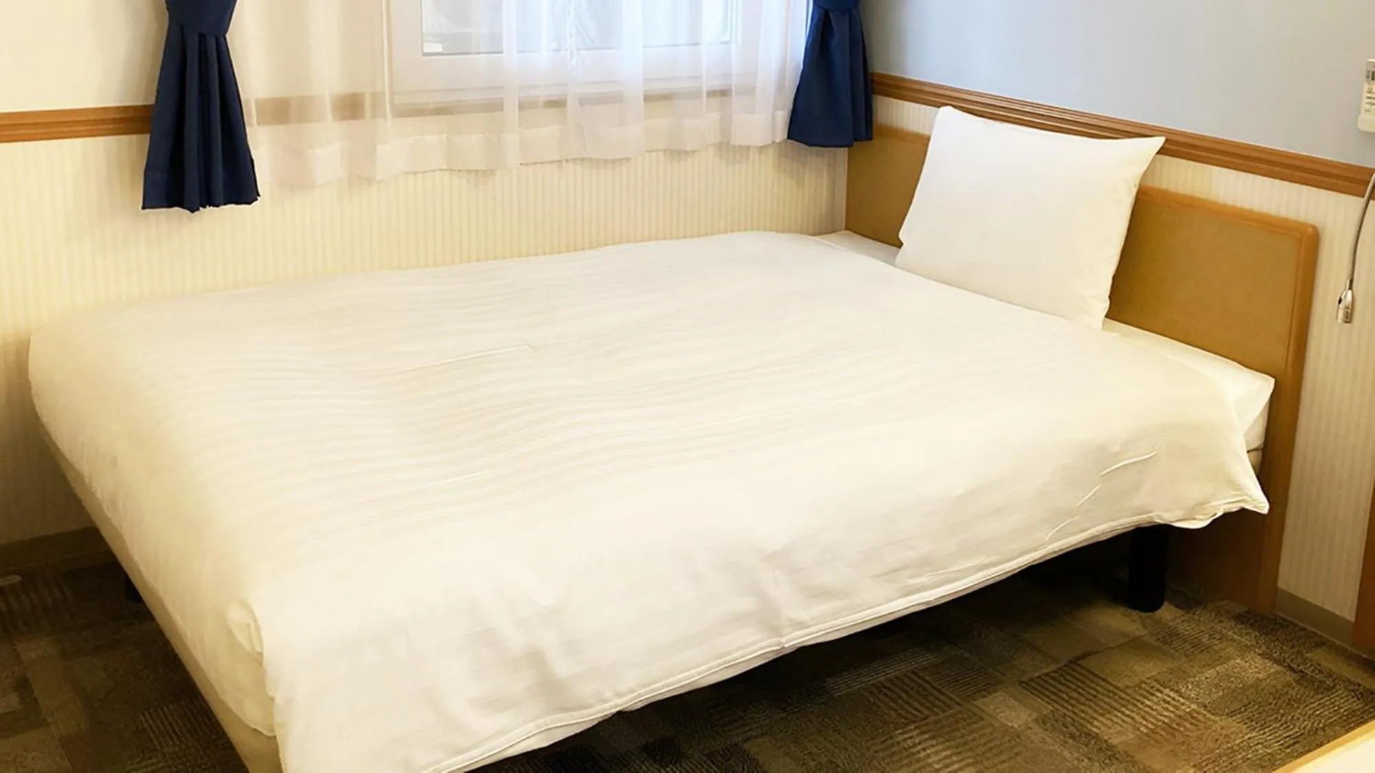 Bed in Toyoko Inn Toyama eki Shinkansen guchi No 1