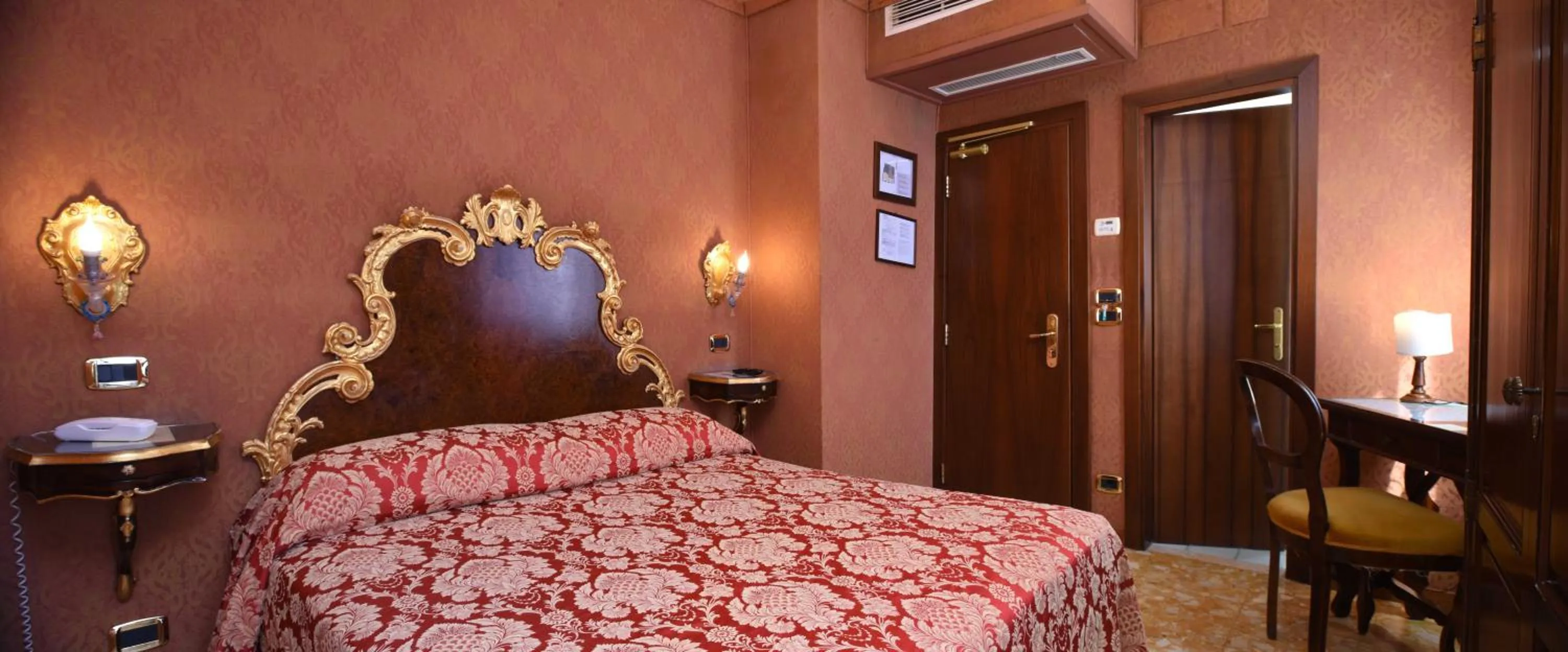 Bedroom, Bed in Hotel Ateneo