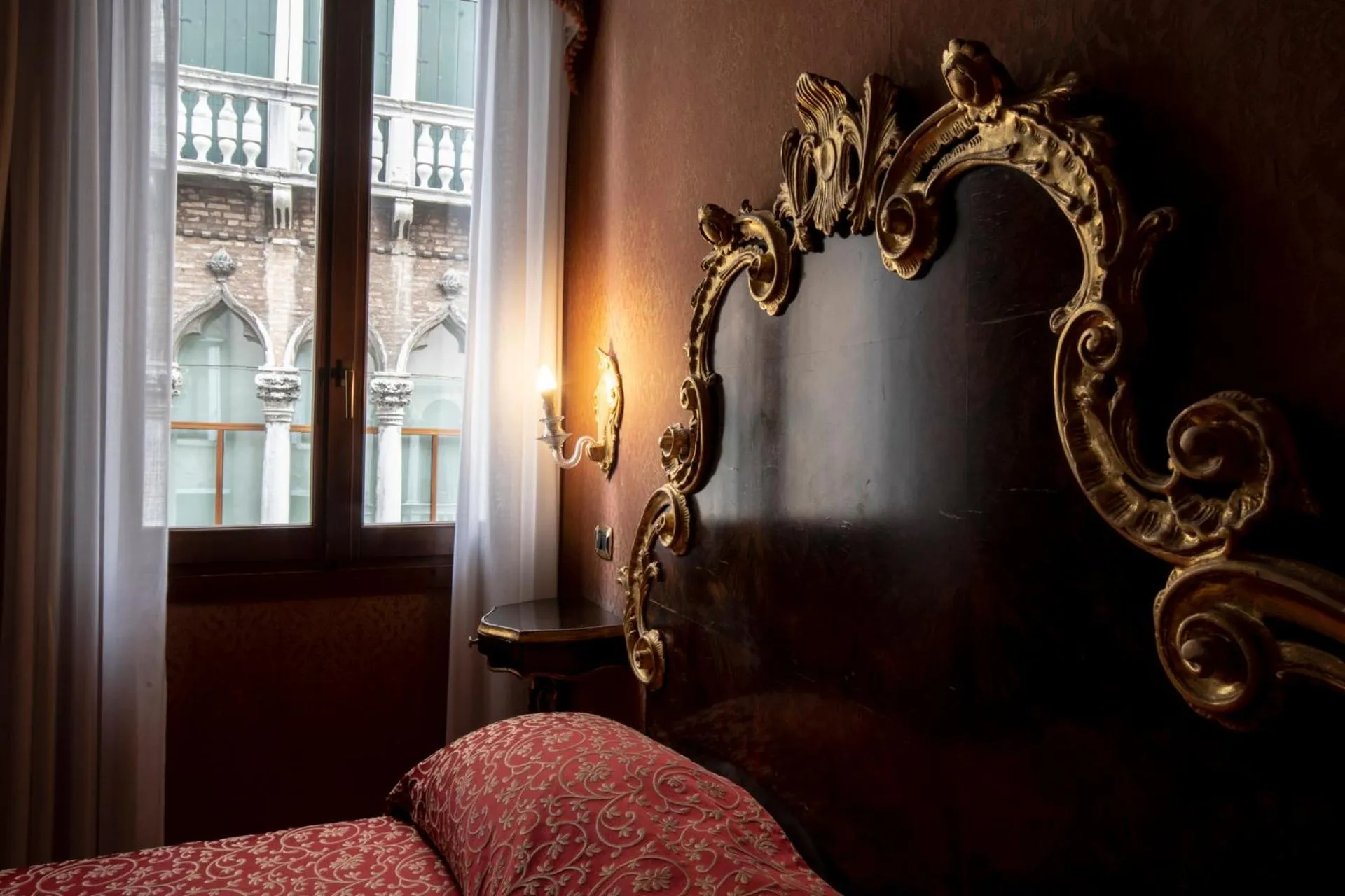 Photo of the whole room, Bed in Hotel Ateneo