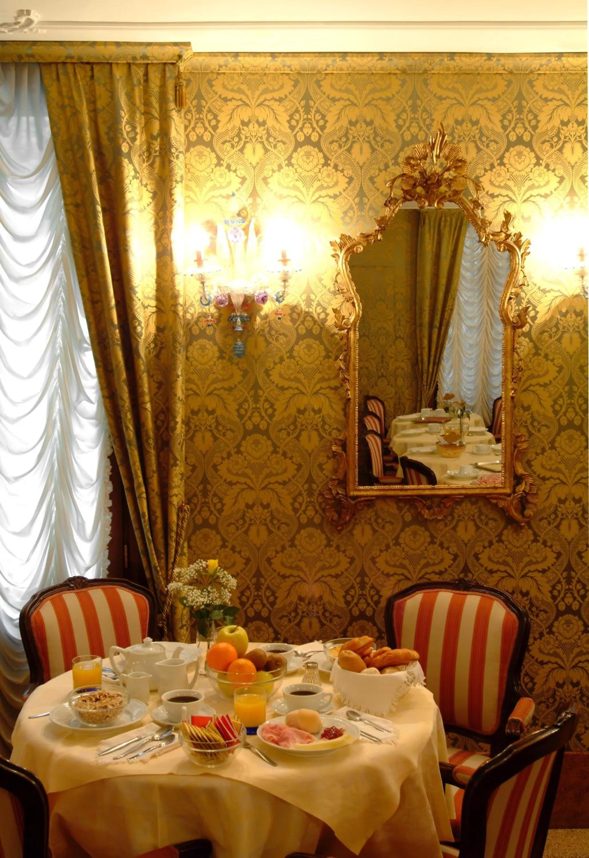 Restaurant/places to eat in Hotel Ateneo