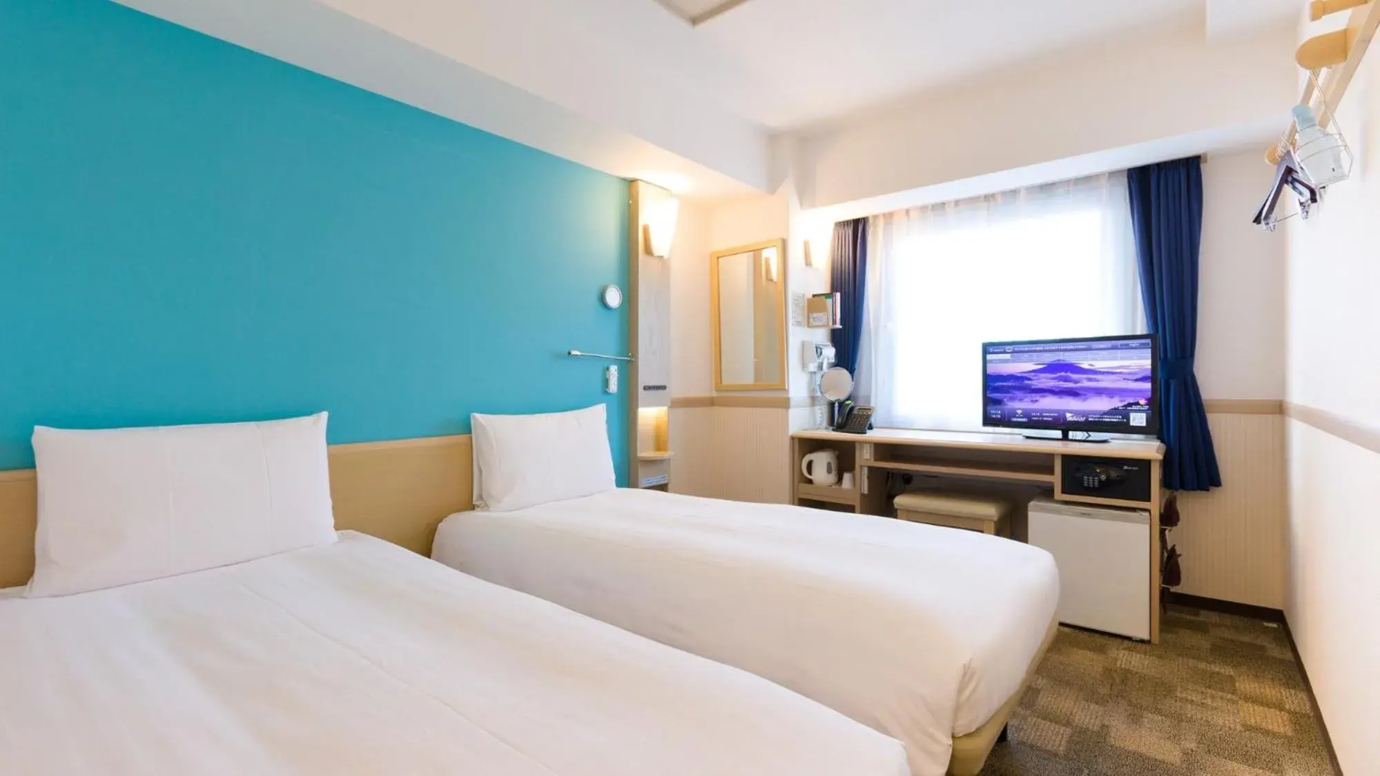 Standard Twin Room - single occupancy - Non-Smoking in Toyoko Inn Mikawa anjo eki Shinkansen Minami guchi No 2 Standard Twin Room - single occupancy - Non-Smoking in Toyoko Inn Mikawa anjo eki Shinkansen Minami guchi No 2